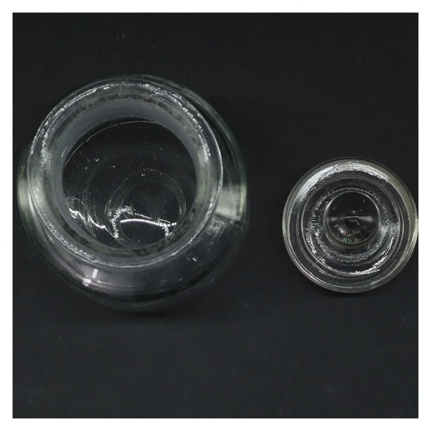 Glasbeholder med låg (str. 13 cm)