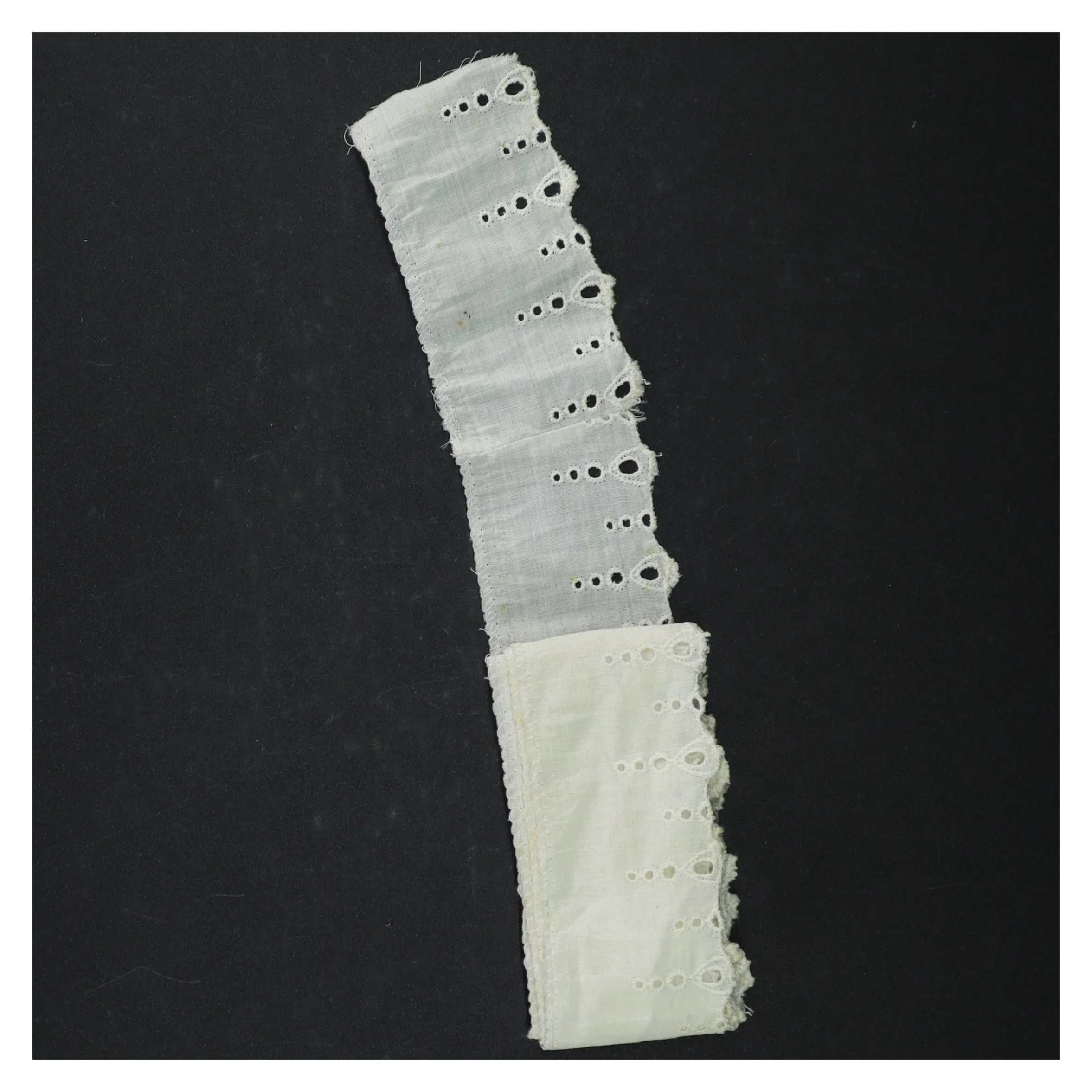 Hvid blondekant (str. 120 cm. x. 5 cm)