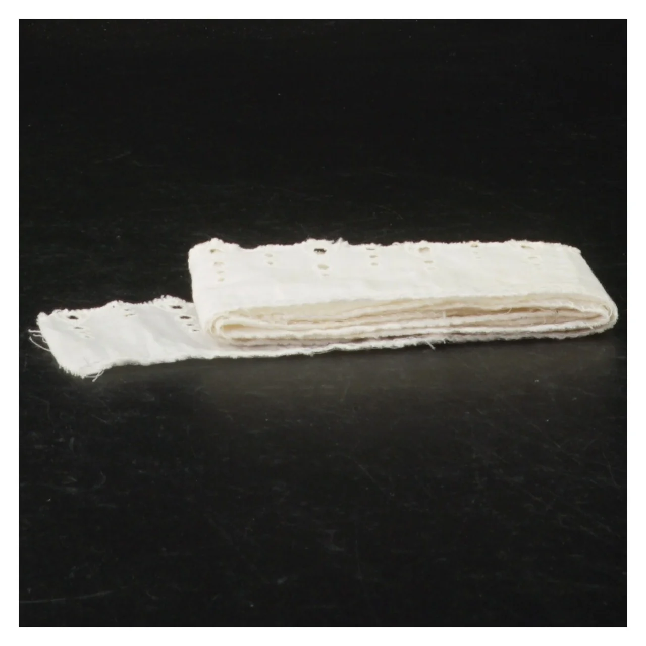 Hvid blondekant (str. 120 cm. x. 5 cm)