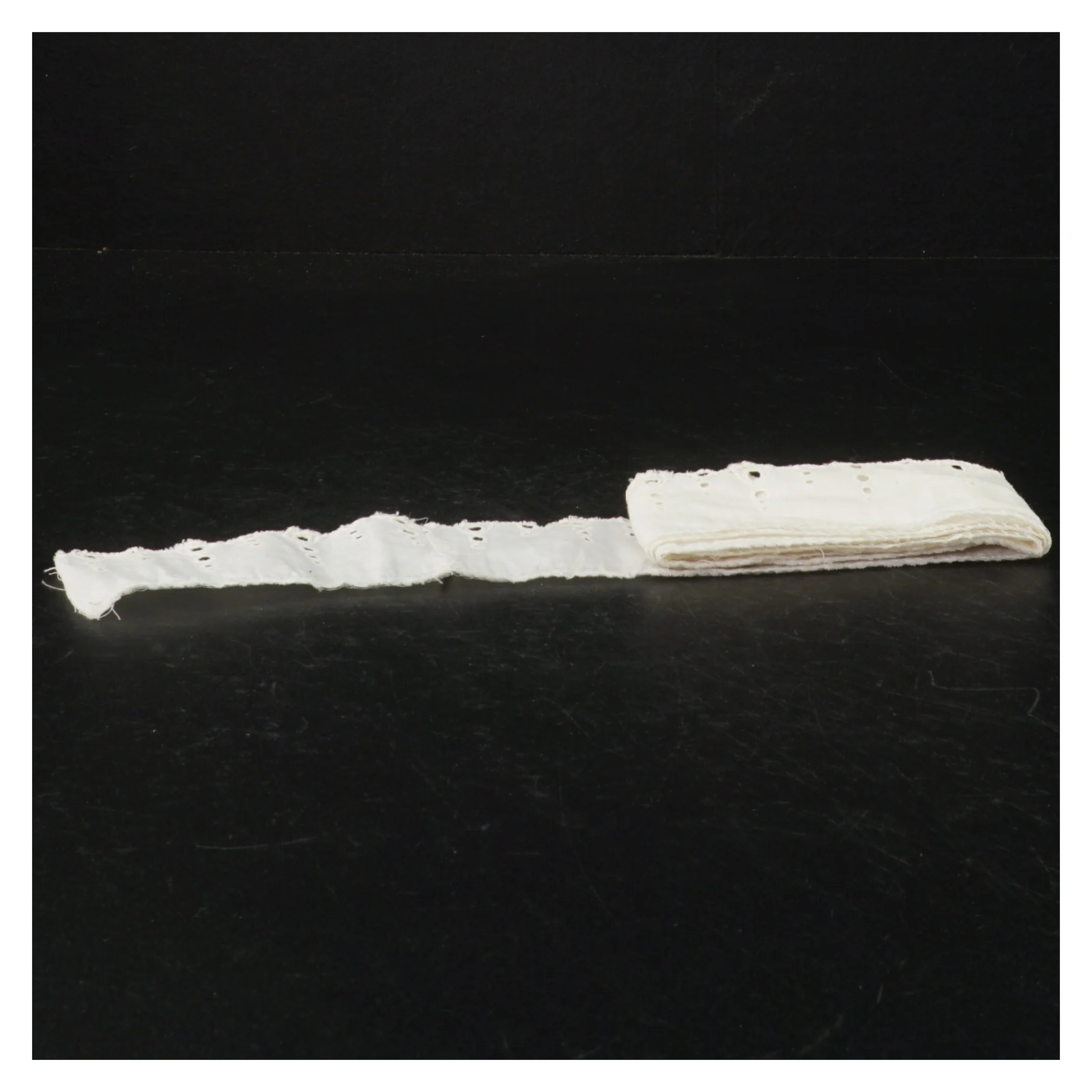 Hvid blondekant (str. 120 cm. x. 5 cm)