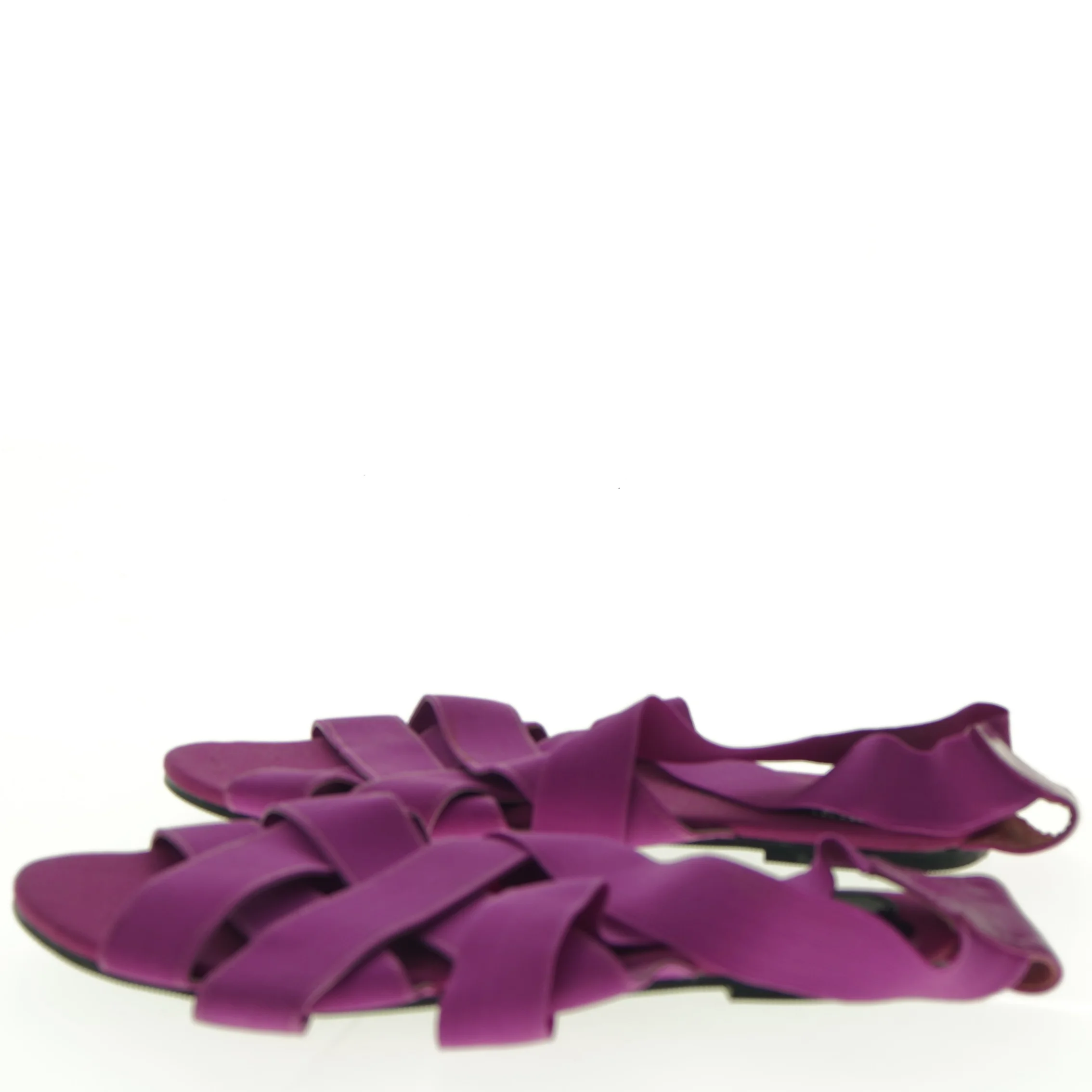 Violette sandaler med krydsremme fra Divided (str. 37)