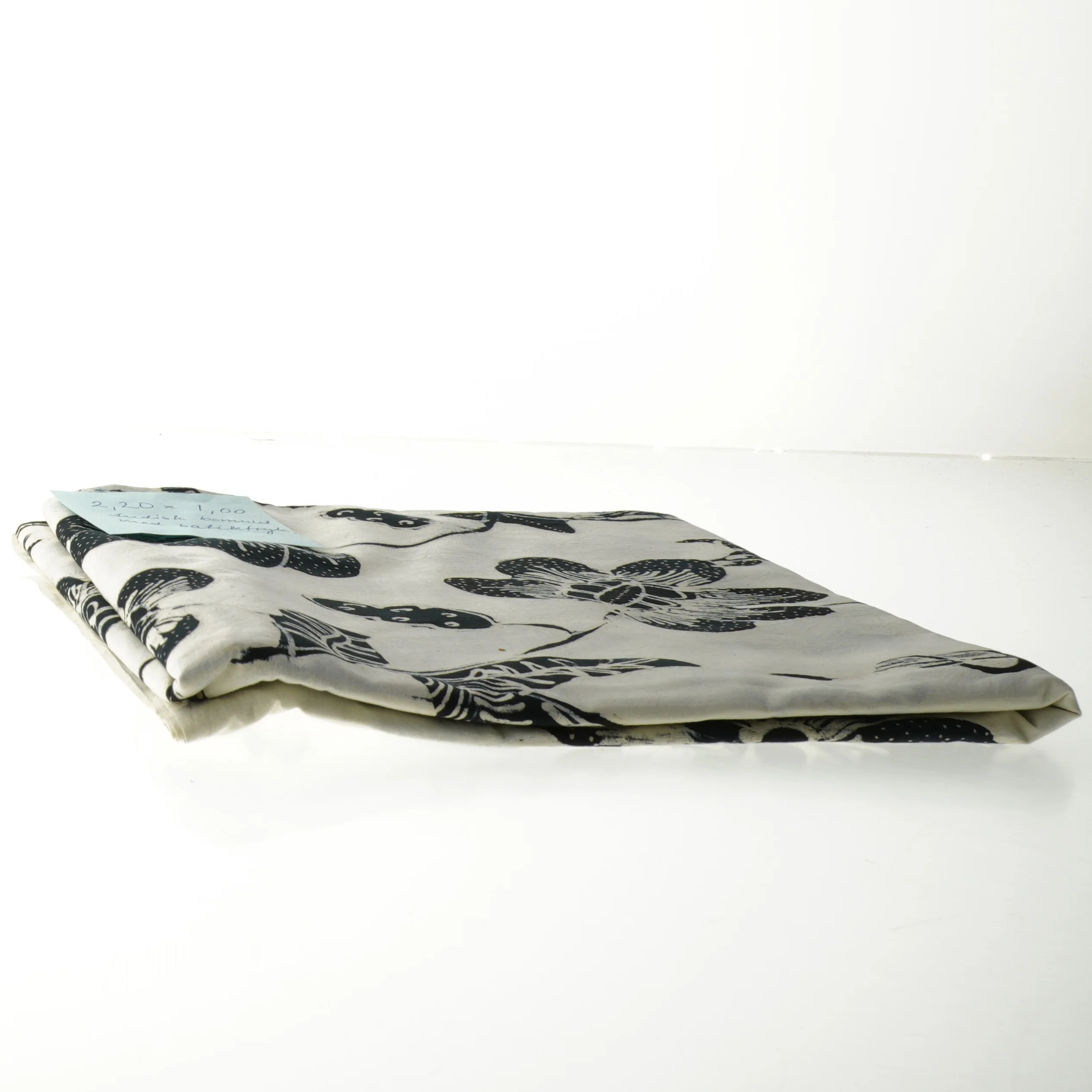 Bomuldsstof med blomstermønster (str. 220 x 100 cm)