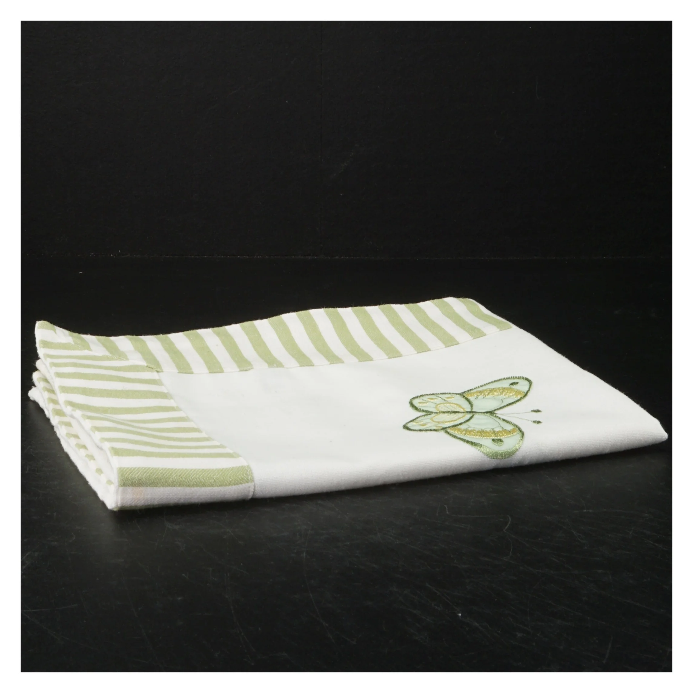 Duge med broderet sommerfugl (str. 90 x 34 cm)