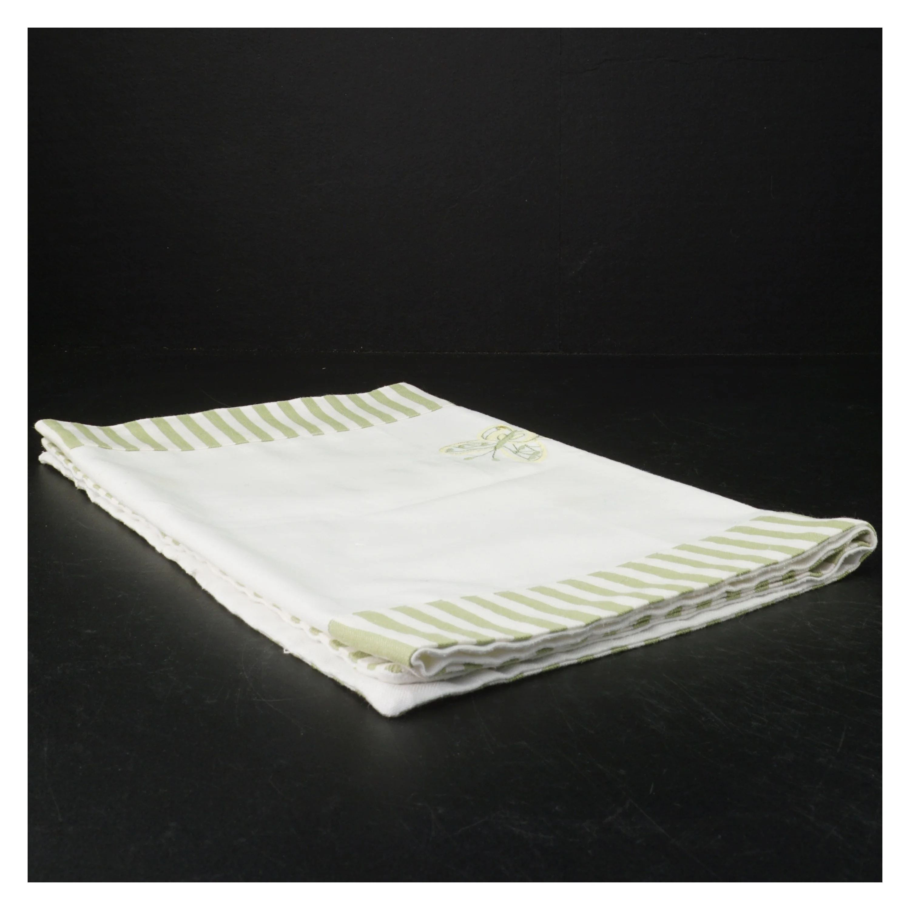 Duge med broderet sommerfugl (str. 90 x 34 cm)