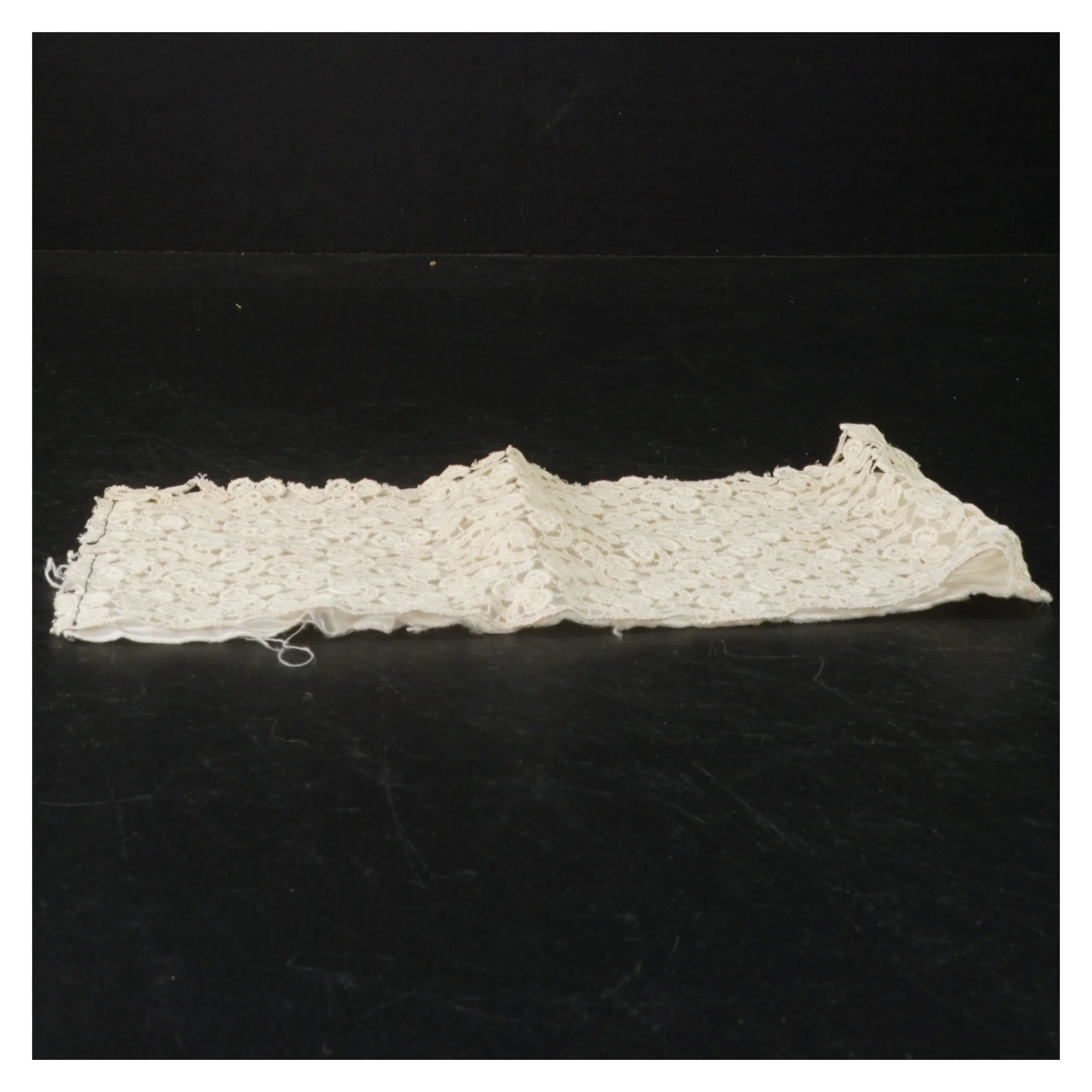 Hvidt blonde tekstil (str. 24 x 10 cm)