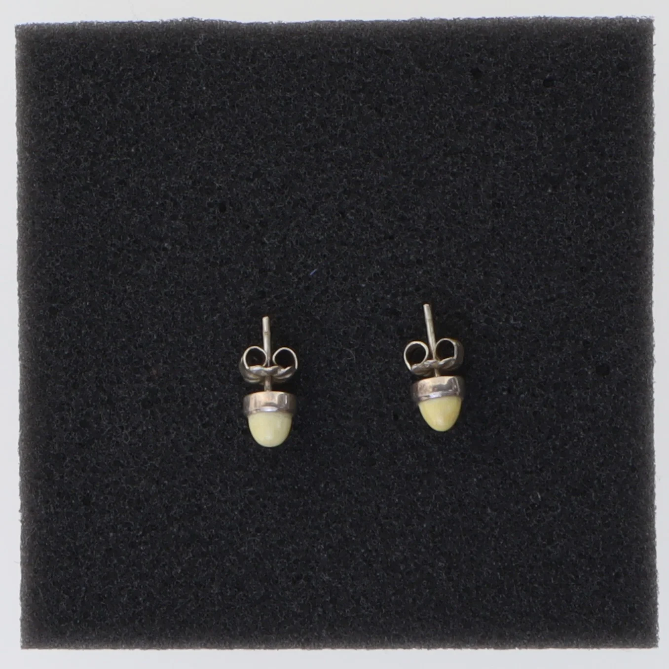 Øreringe med halvædelsten