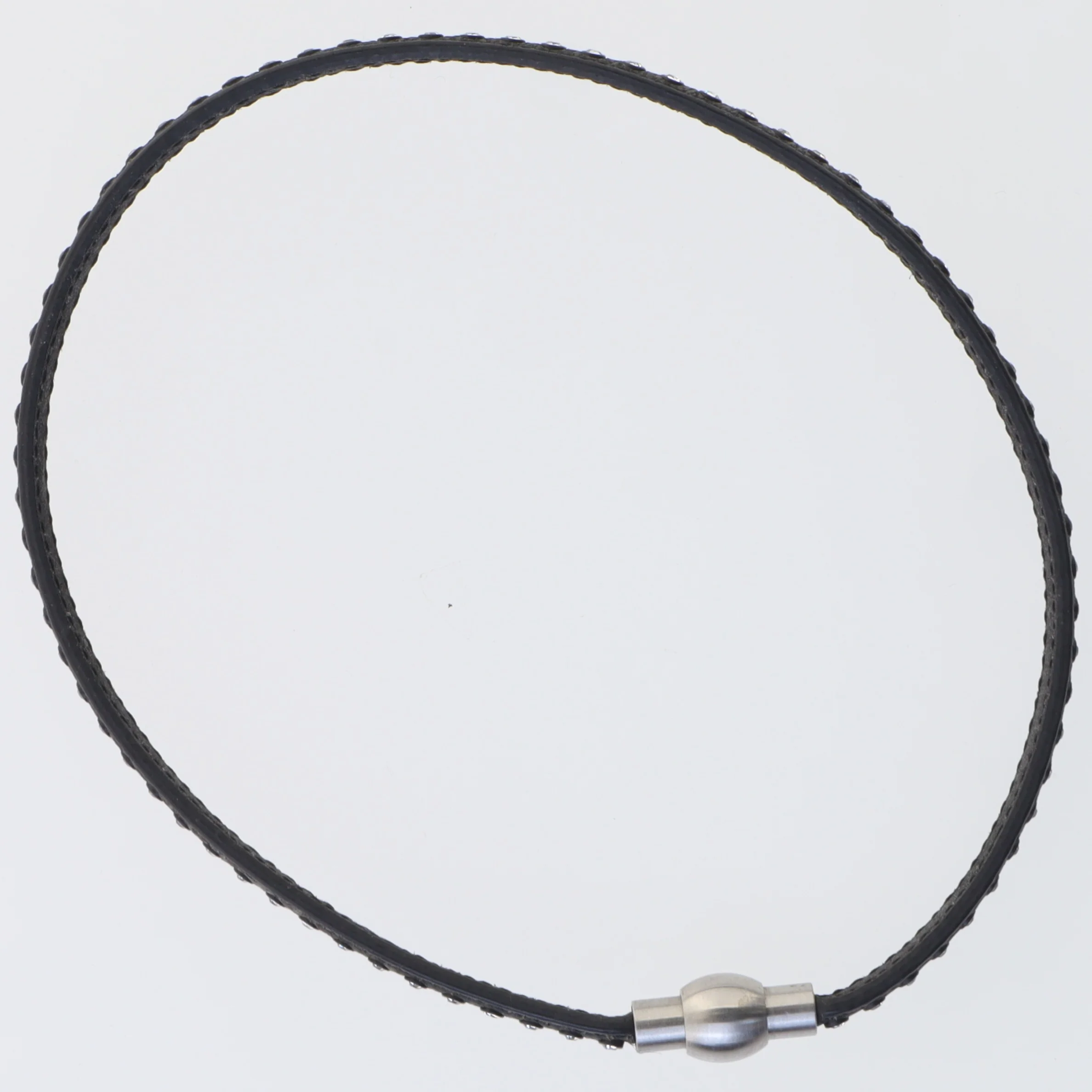 Læderarmbånd med rhinsten (str. 39 3 vitaminer)