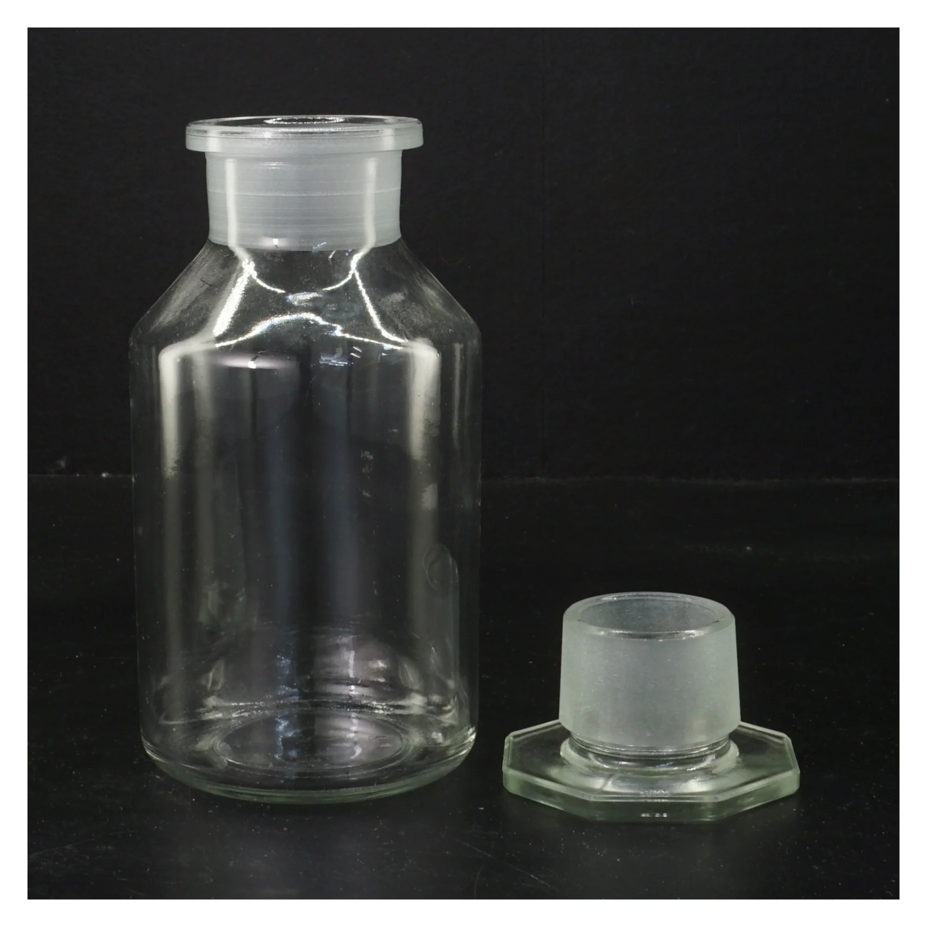Glasflaske med låg (str. 18 cm)