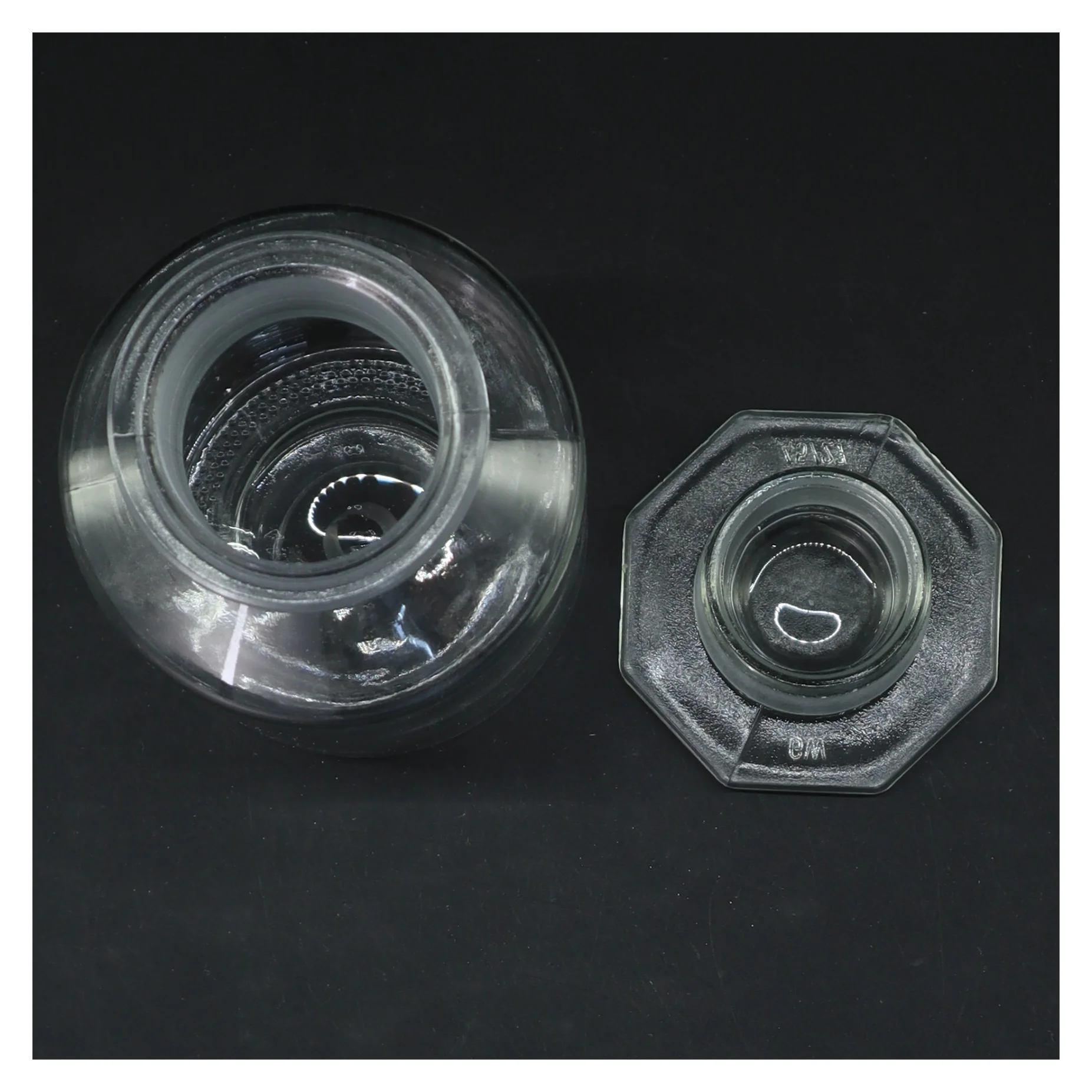 Glasflaske med låg (str. 18 cm)