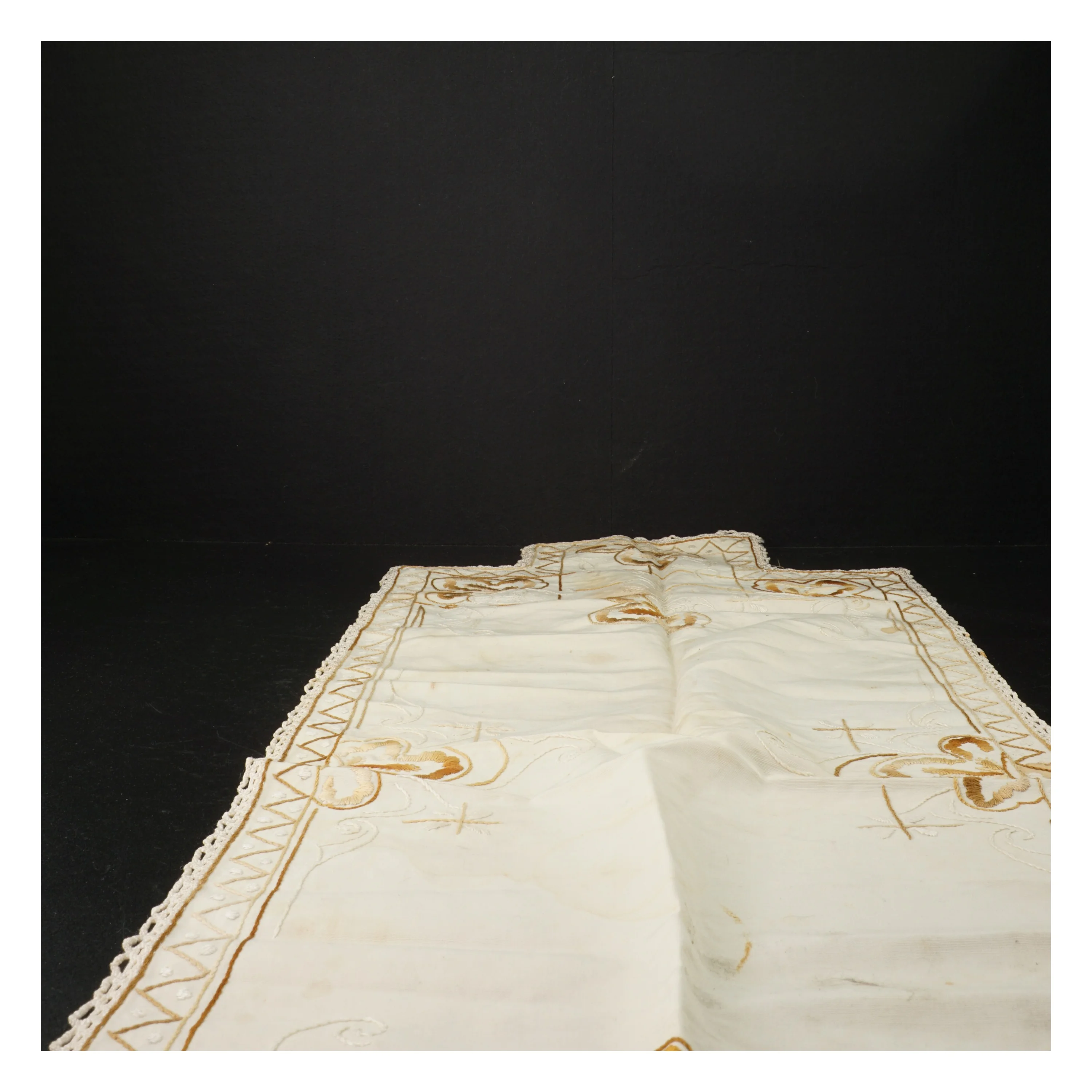 Vintage, broderet bordløber (str. 90 x 33 cm)