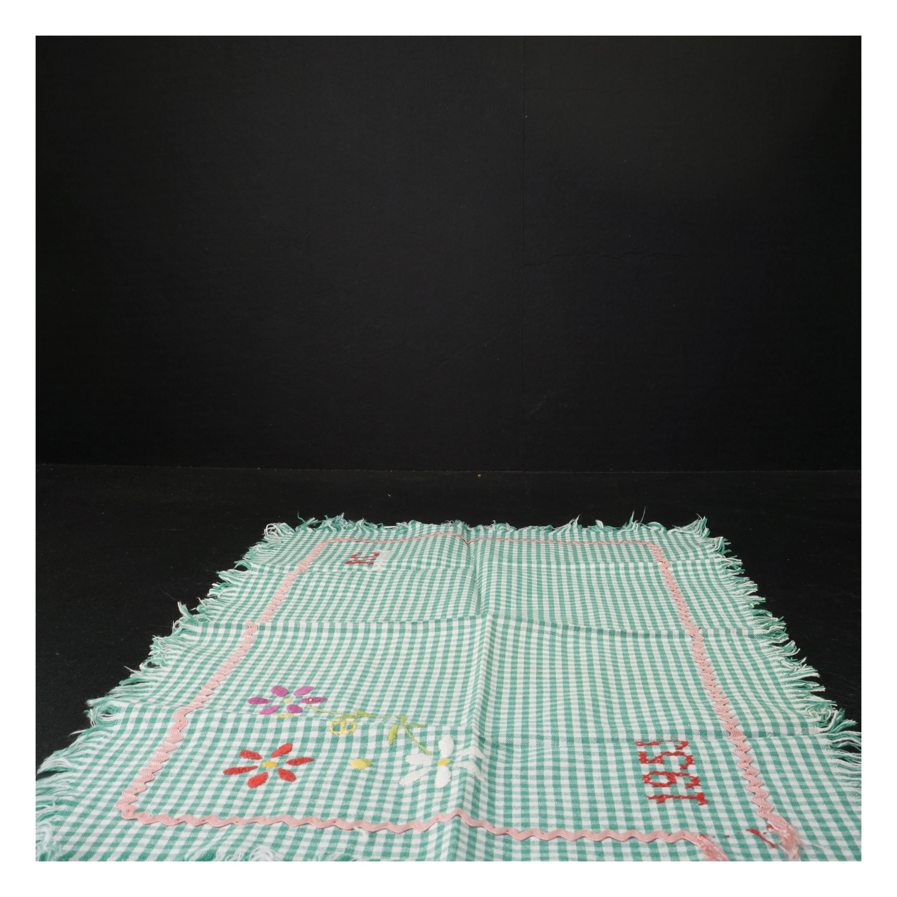 Broderet dug (str. 30 x 46 cm)