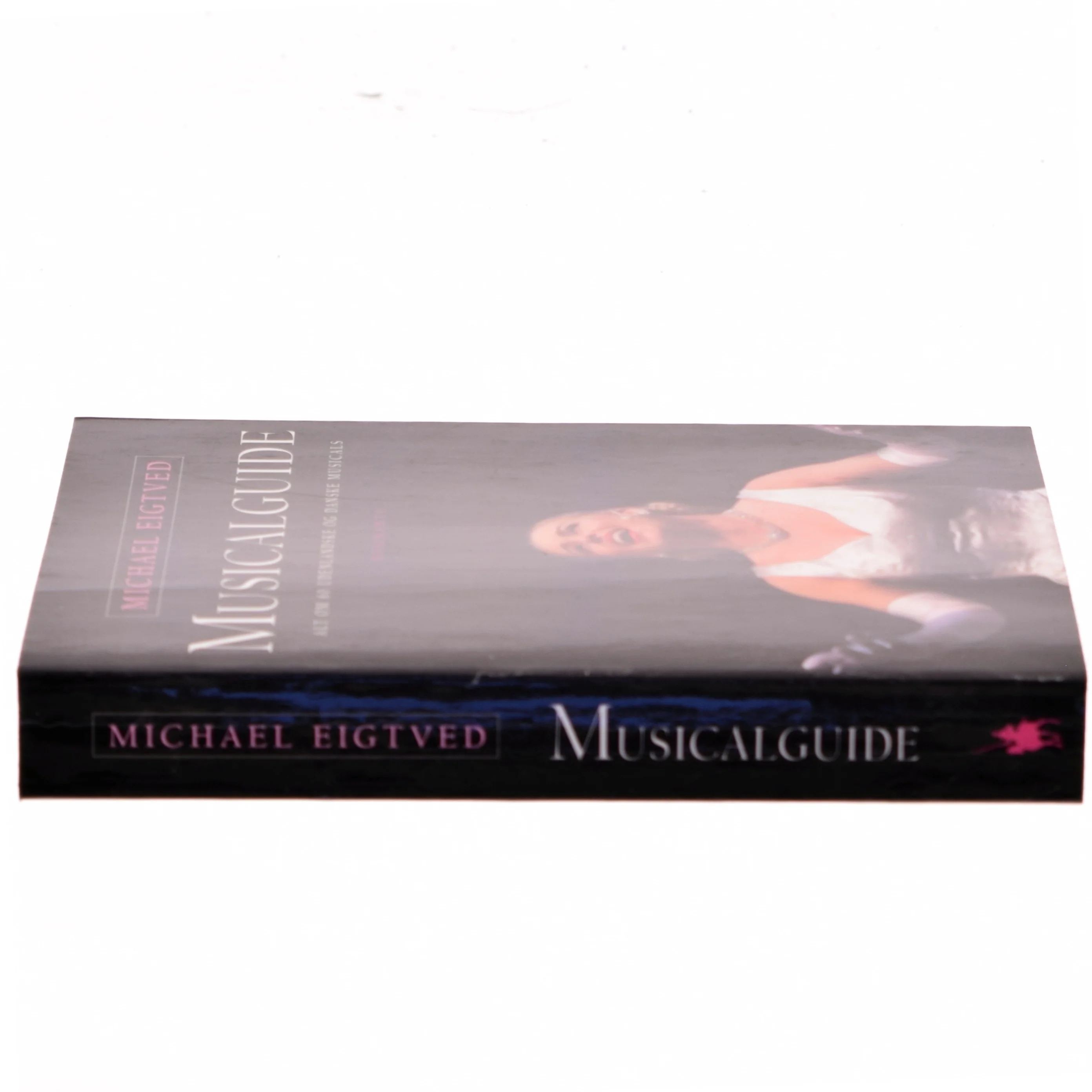 Musicalguide : alt om 60 udenlandske og danske musicals af Michael Eigtved (Bog)