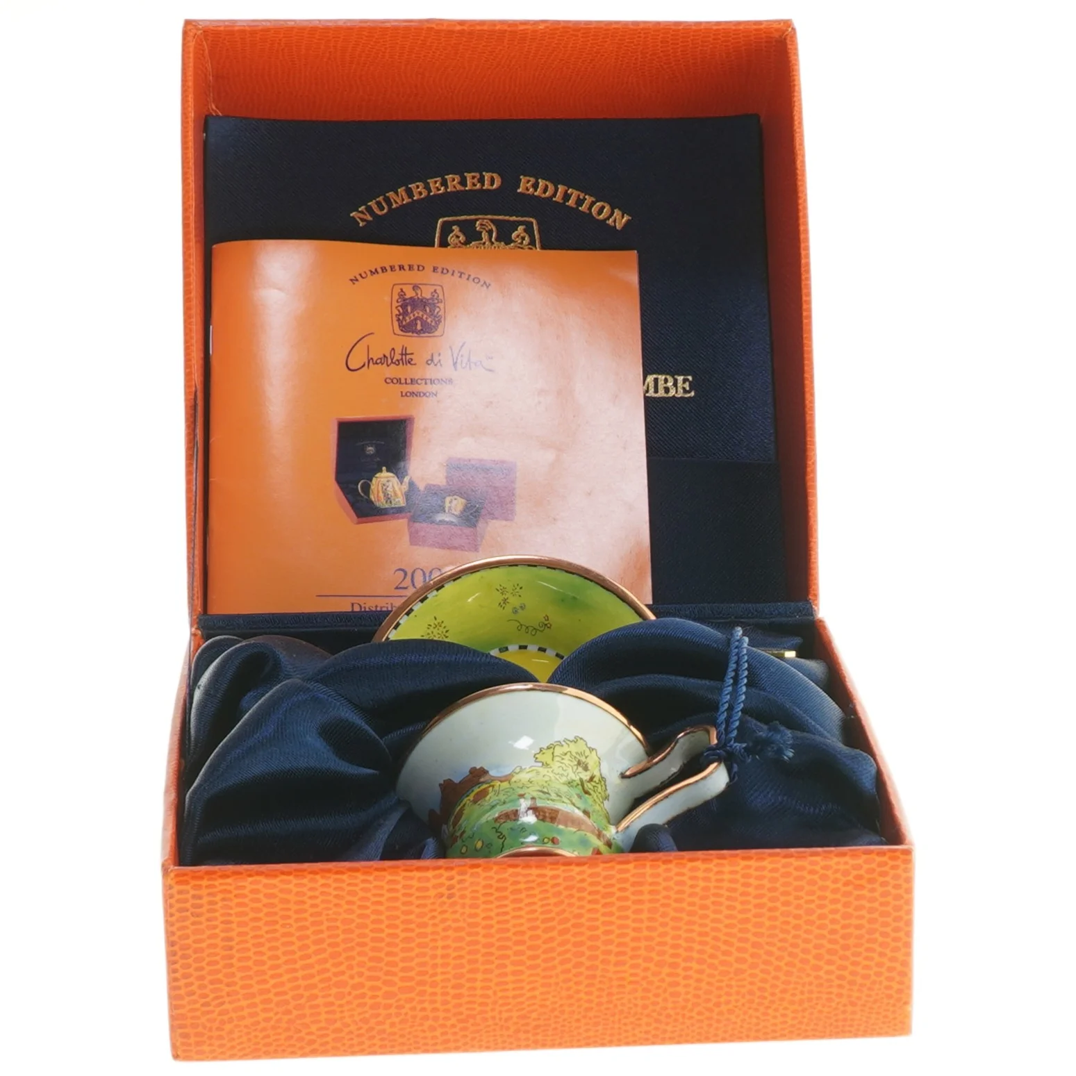 Charlotte di Vita Miniature Tekop og Tallerken Samlerobjekt (str. 6 & 4 cm)