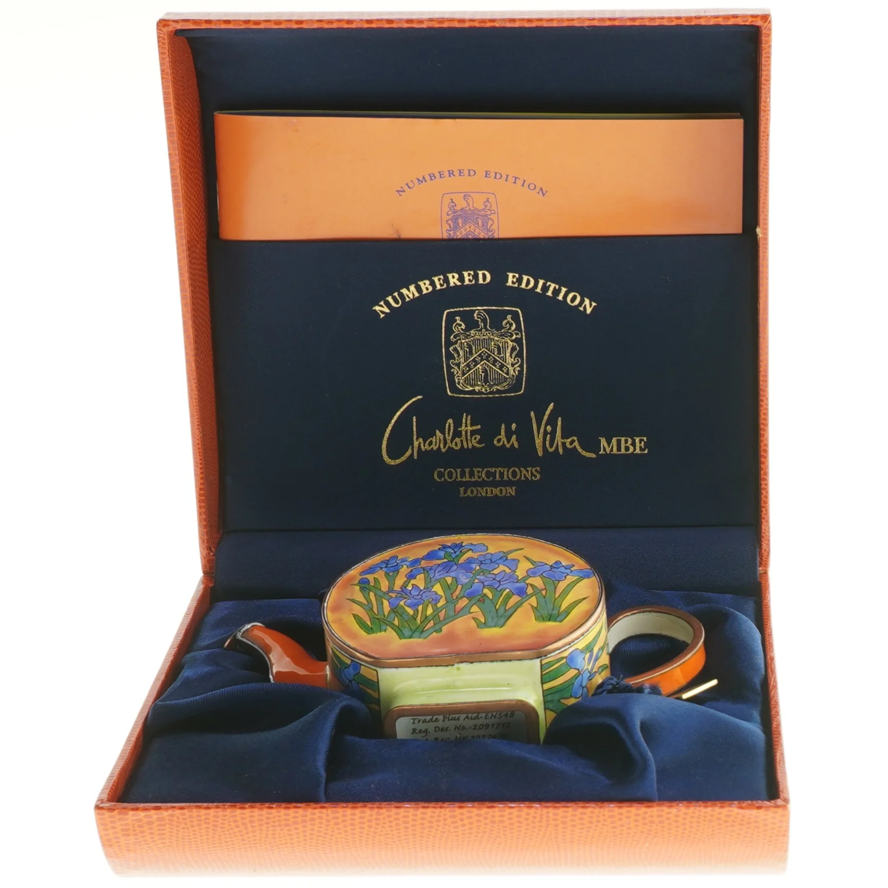 Dekorativ tepotte i gaveæske fra Charlotte di Vita MBE (str. 12x8,5 cm)