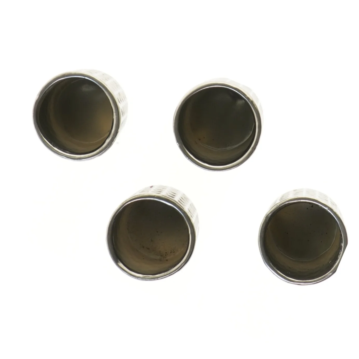 Sæt à 4 sølvfarvede lysestager fra 2have (str. 4 stk Ø 7 cm længde 7 cm)