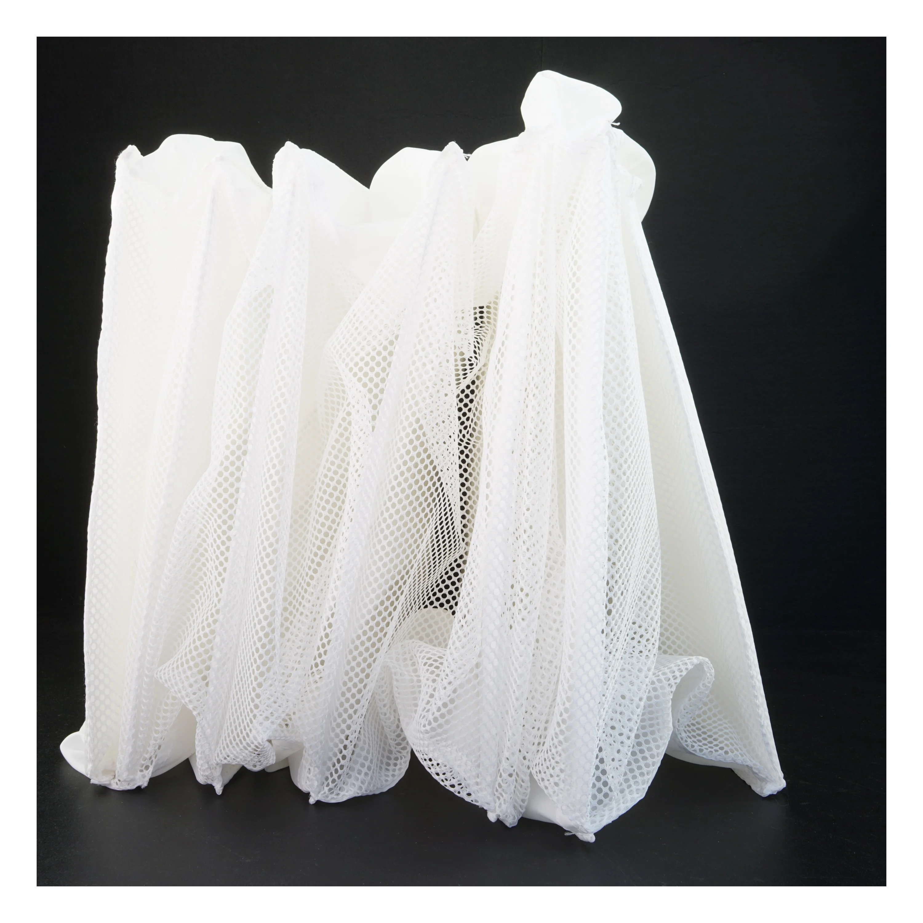 Hvidt tekstil opbevaringssystem til ophængning fra IKEA (str. 35 x 45 x 125 cm)