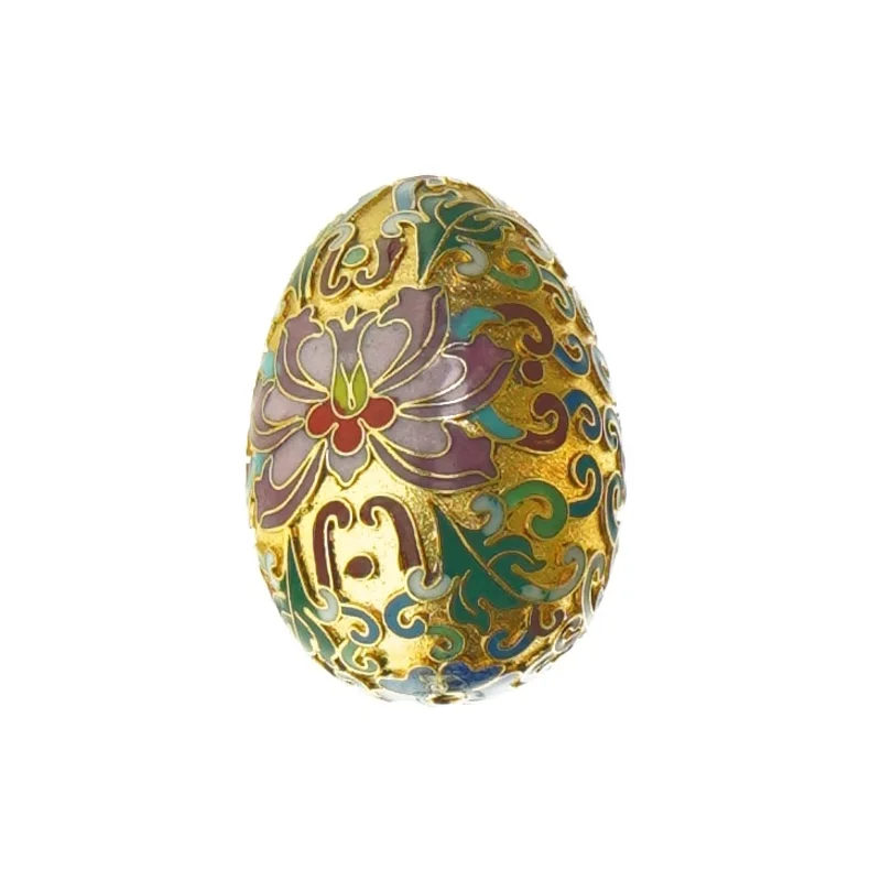 Pynte æg med guld og blomster detaljer