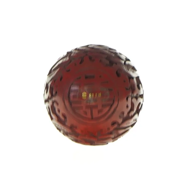 Pynte æg i træ med udskåret detaljer