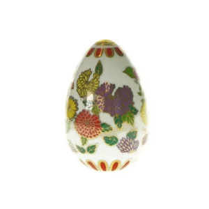 Pynte æg i hvid med blomster detaljer