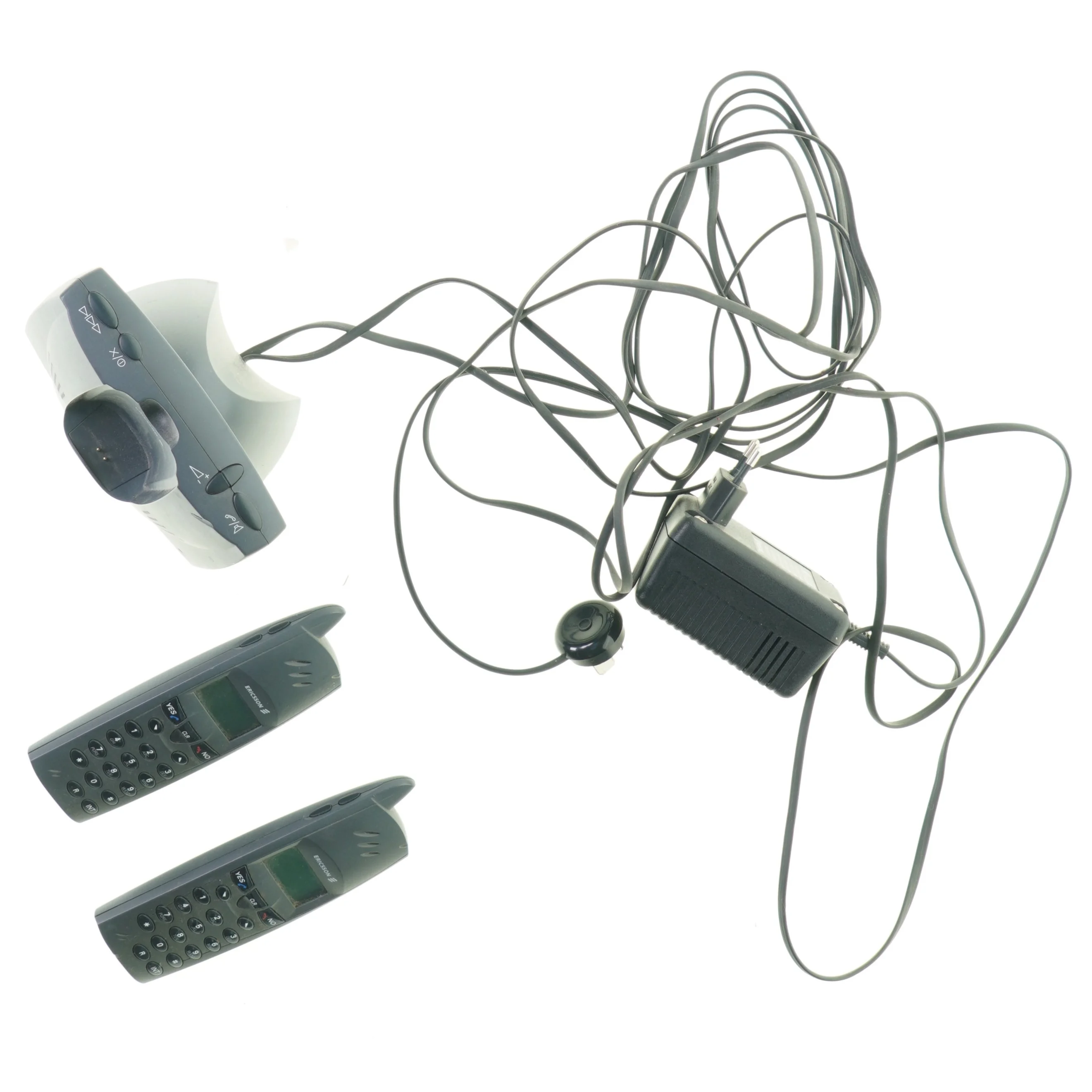 Telefon fra Ericsson (str. 14 x 5 cm)