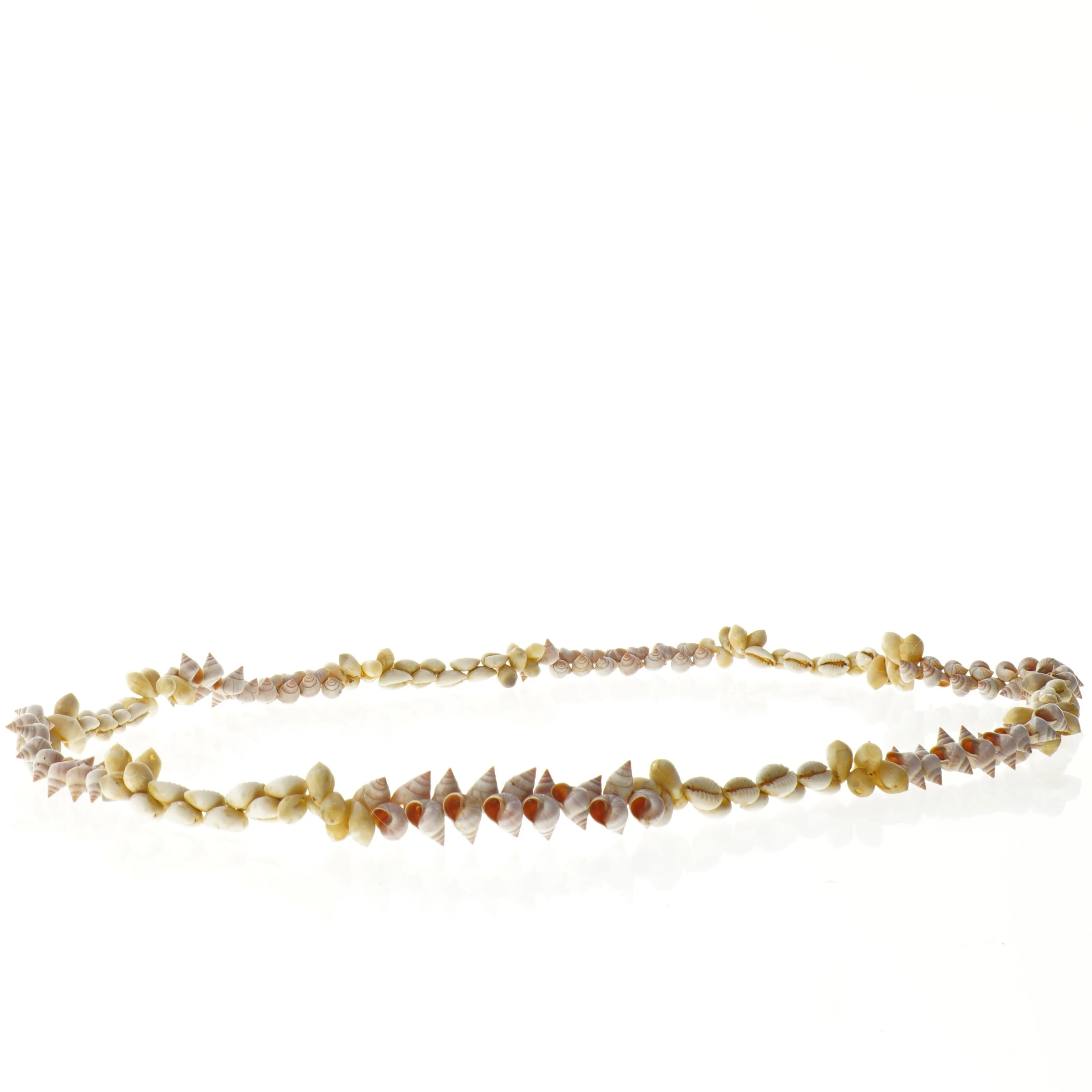 Smykke med strandskaller (str. O 33 cm)