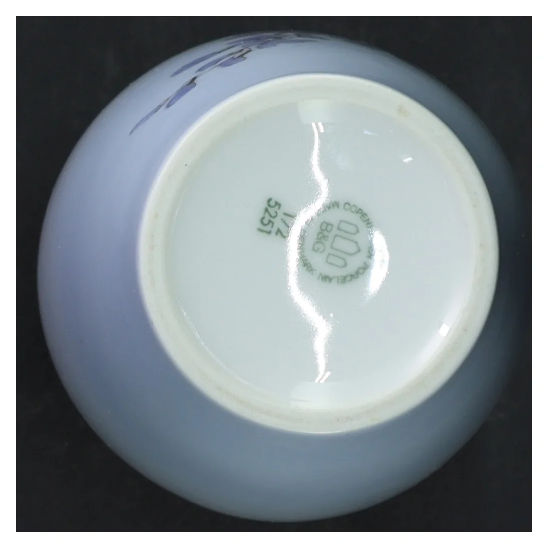 Porcelænsvase med blåregn fra B&G 