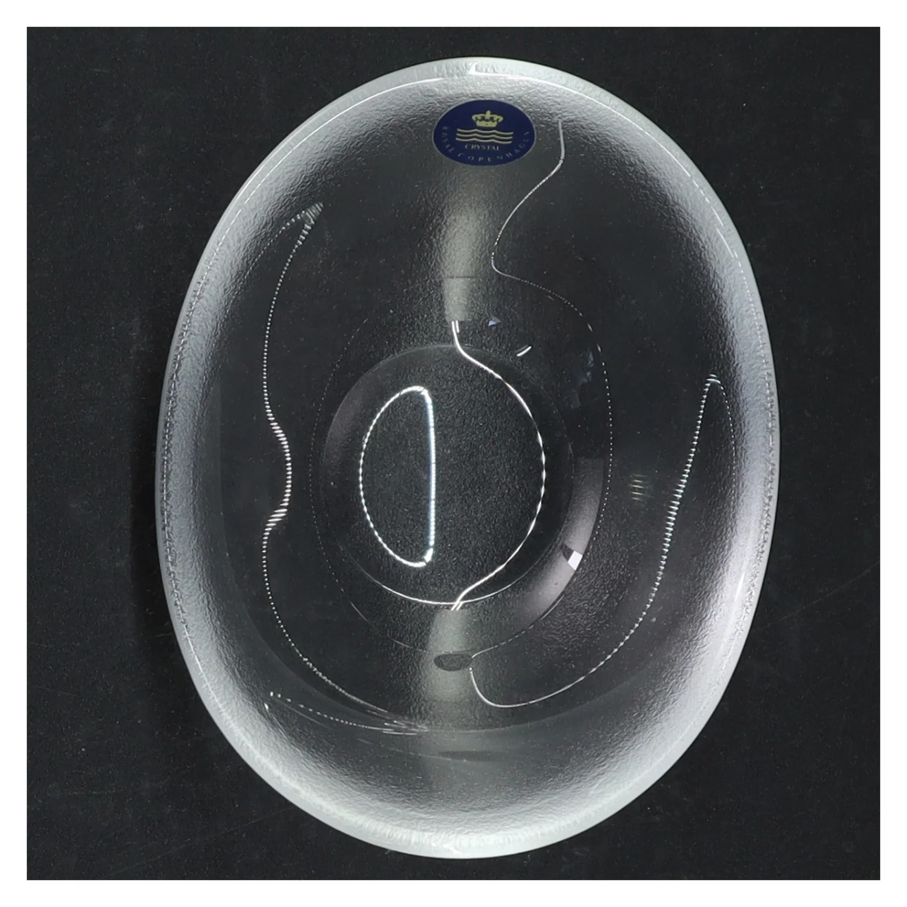 Glasskål fra Royal Copenhagen (str. Størrelsen er ikke angivet, men fadet ser større ud end en almindelig tallerken.)