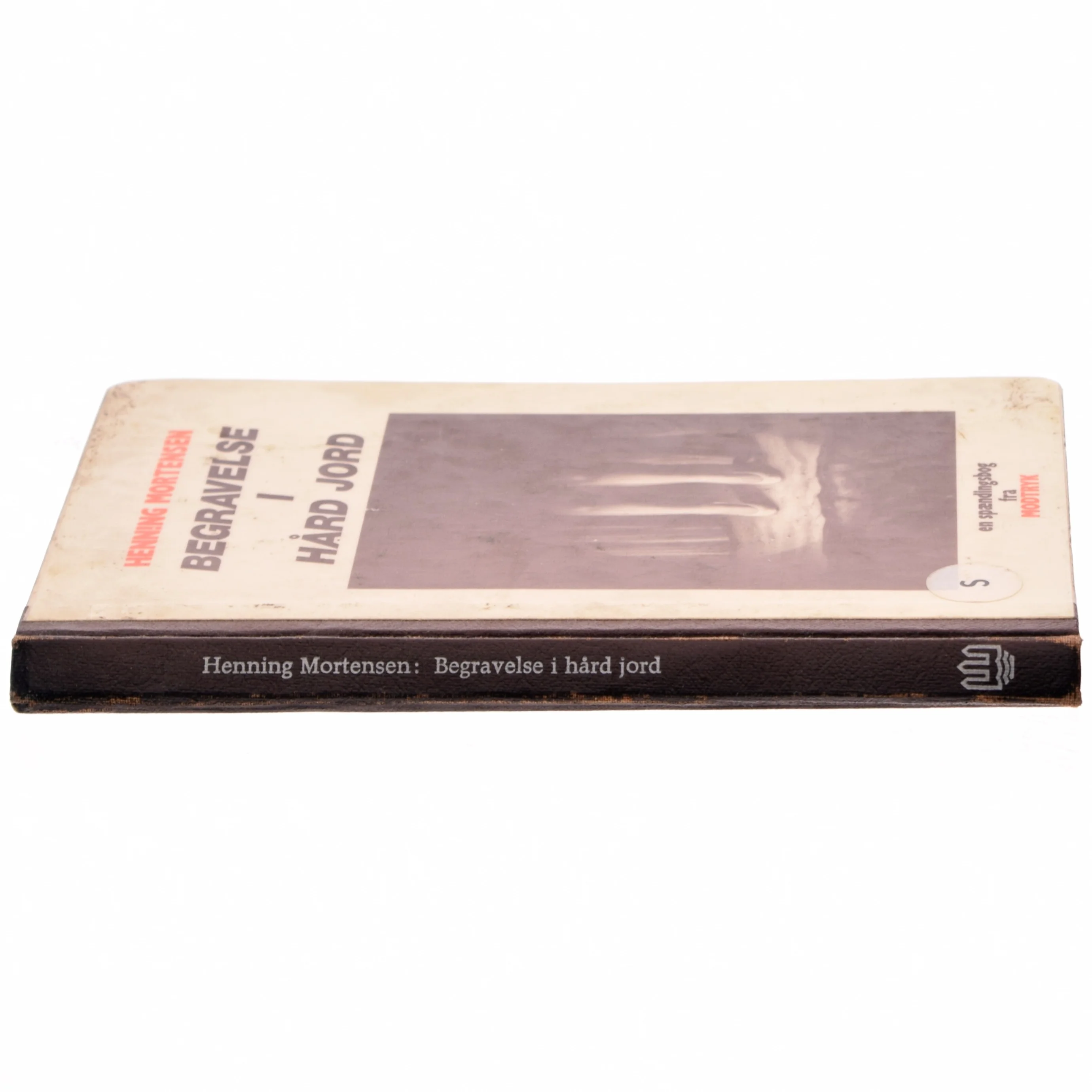 Begravelse i hård jord af Henning Mortensen