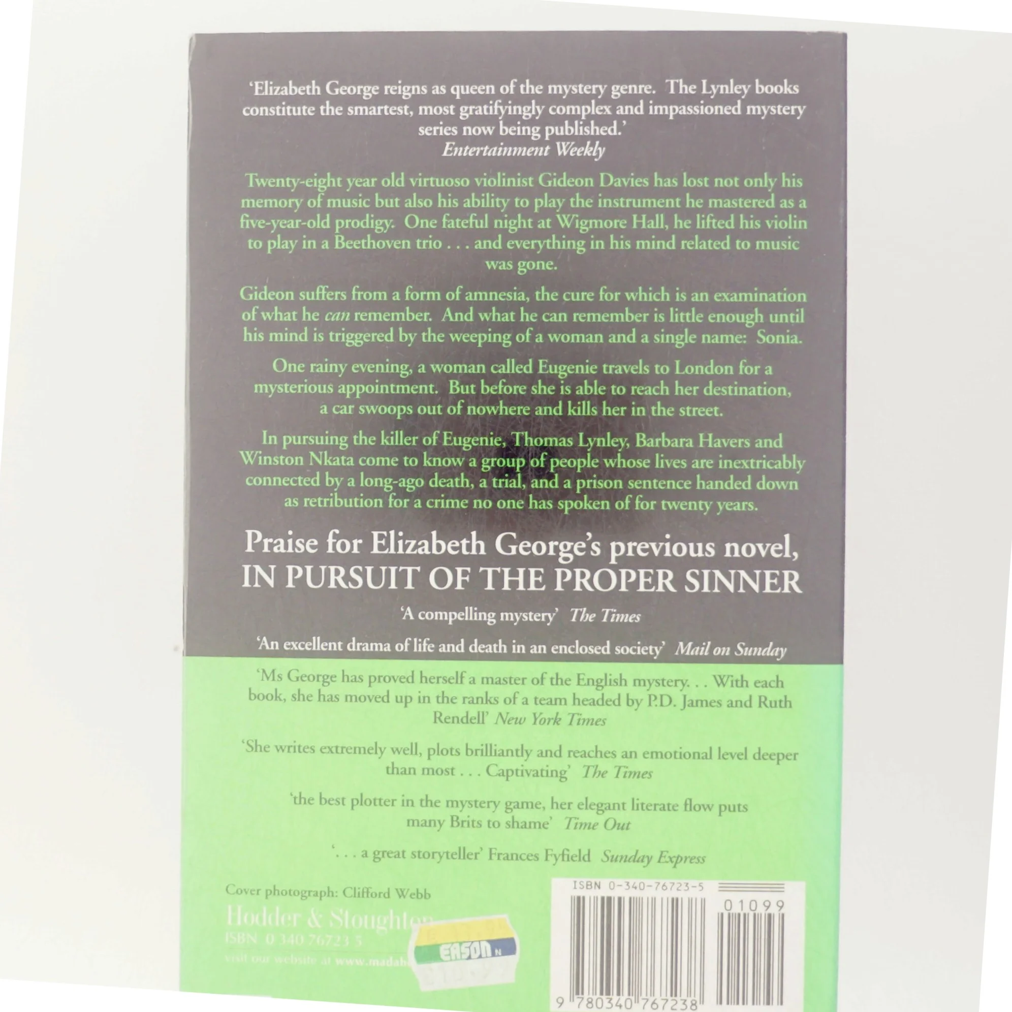 A traitor to memory af Elizabeth George (Bog)