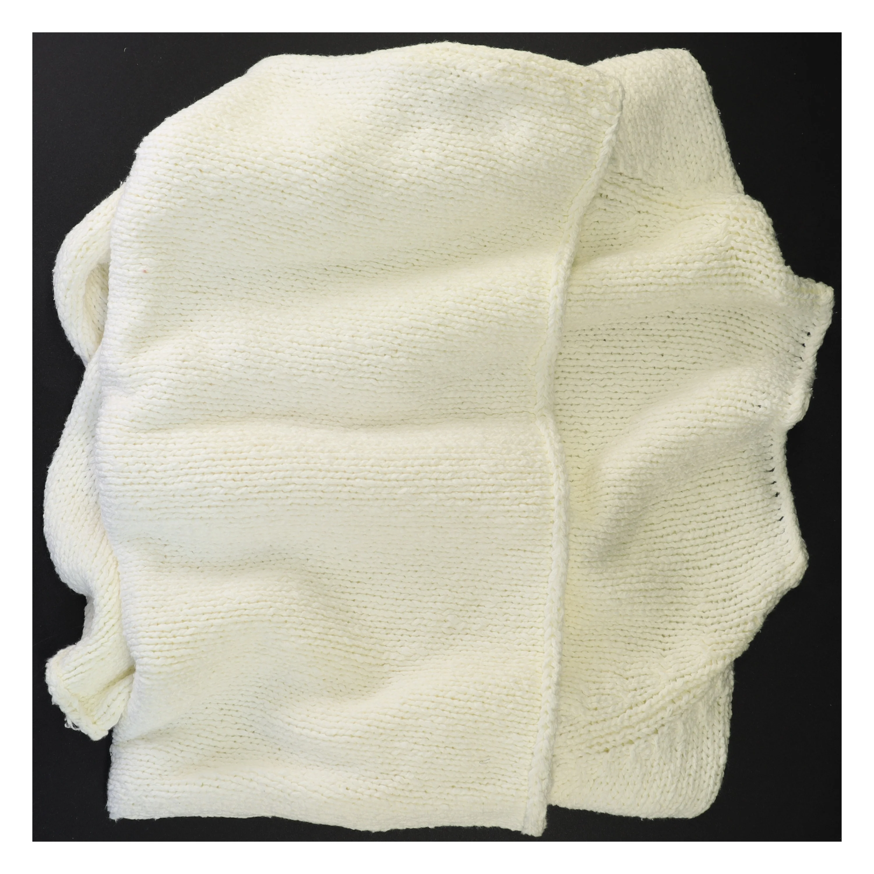 Strikket hvid bluse (str. 58 x 51 cm ærme 49 cm)