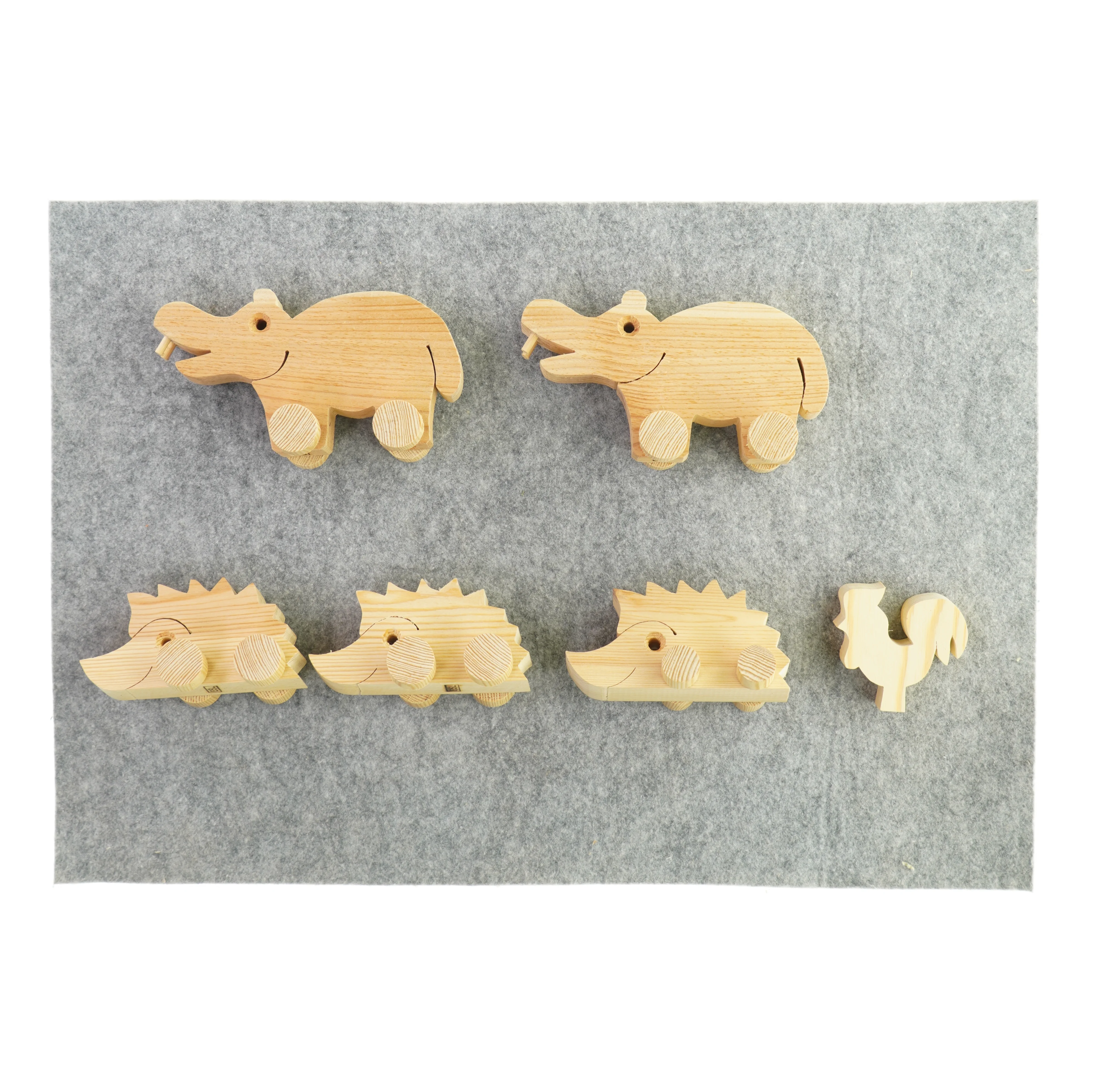 Forskellige dyrefigurer i træ fra Ukendt (str. LBH: 10x8x10cm og 15x8x7,5cm og 9x3x9cm )