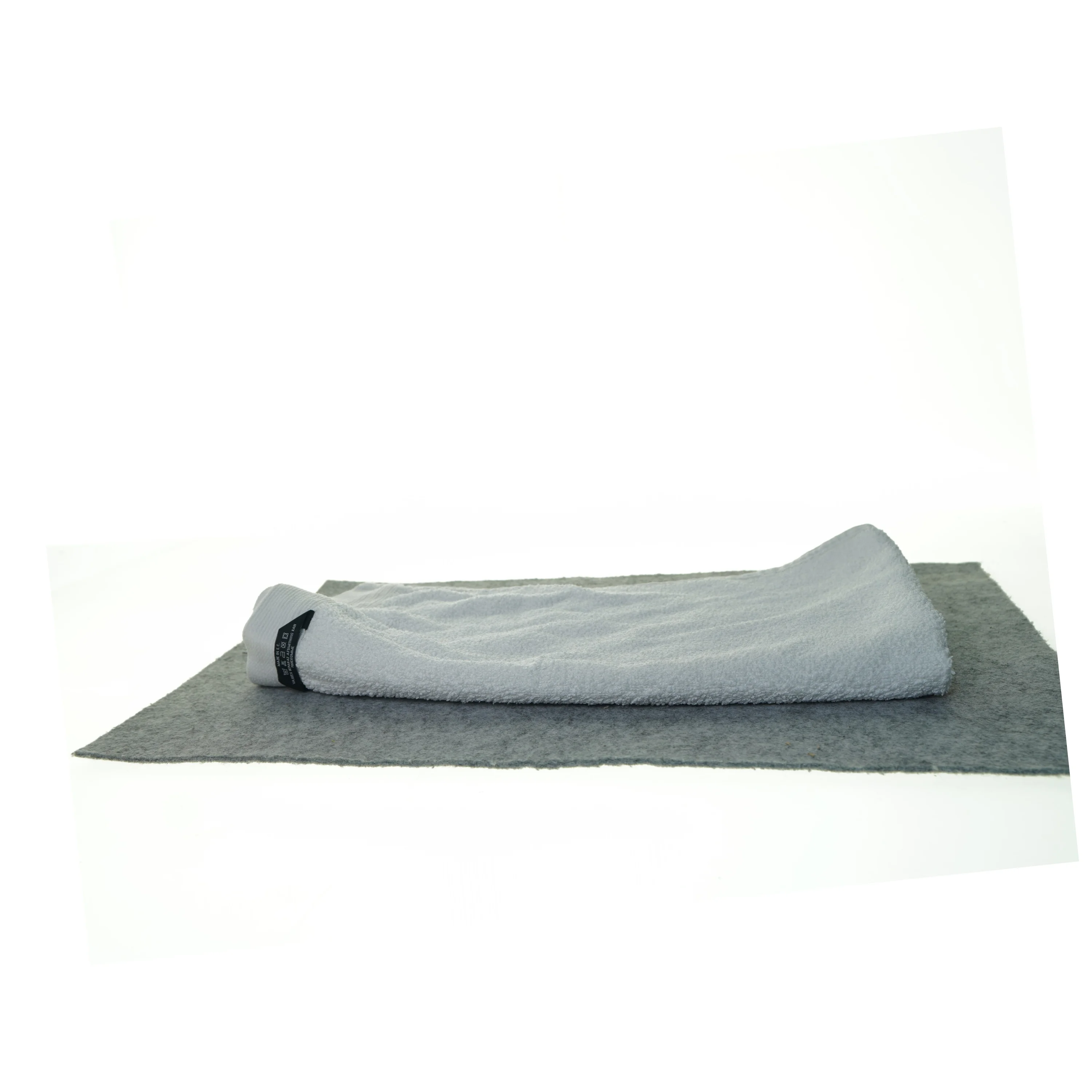 Håndklæde fra Magasin (str. 95 x 46 cm)