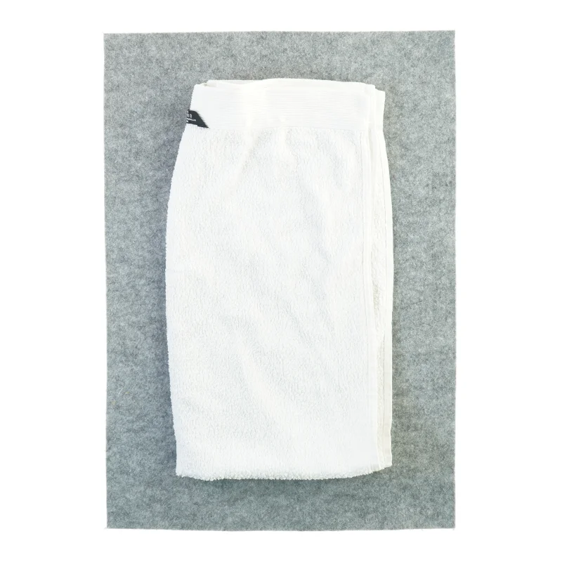 Håndklæde fra Magasin (str. 95 x 46 cm)
