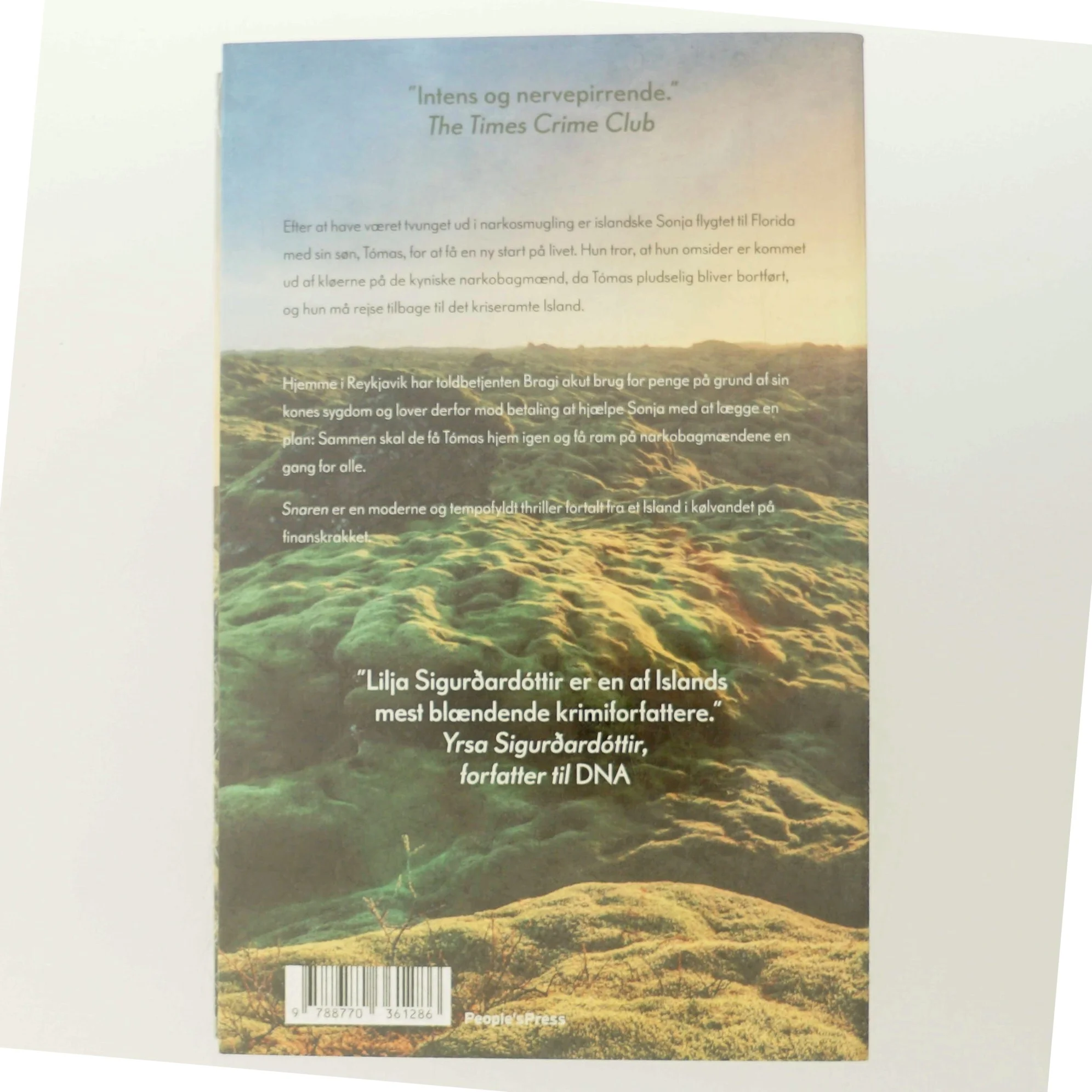 Snaren : spændingsroman af Lilja Sigurðardóttir (f. 1972) (Bog)