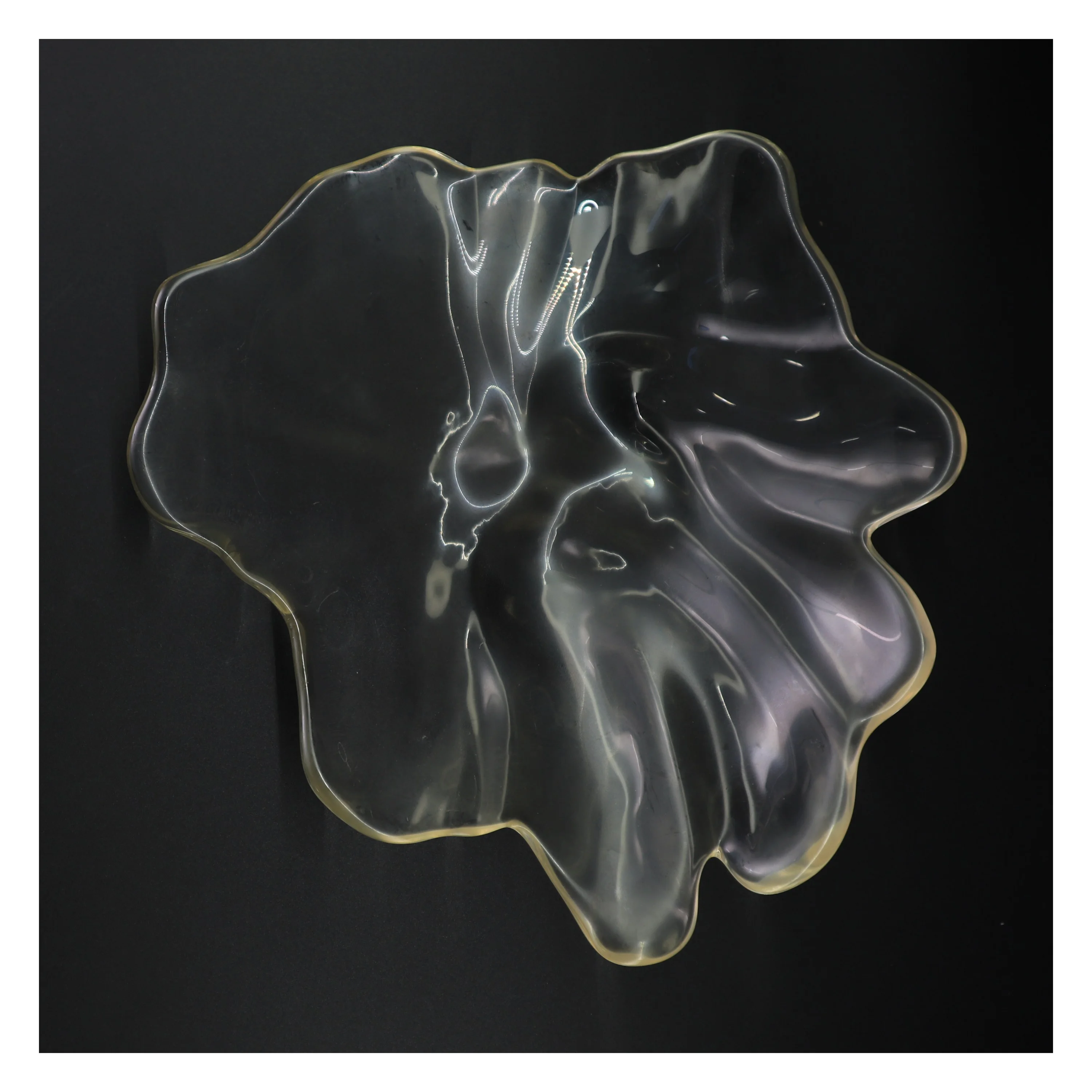 Glas skål i bladform (str. 35 x 25 cm)