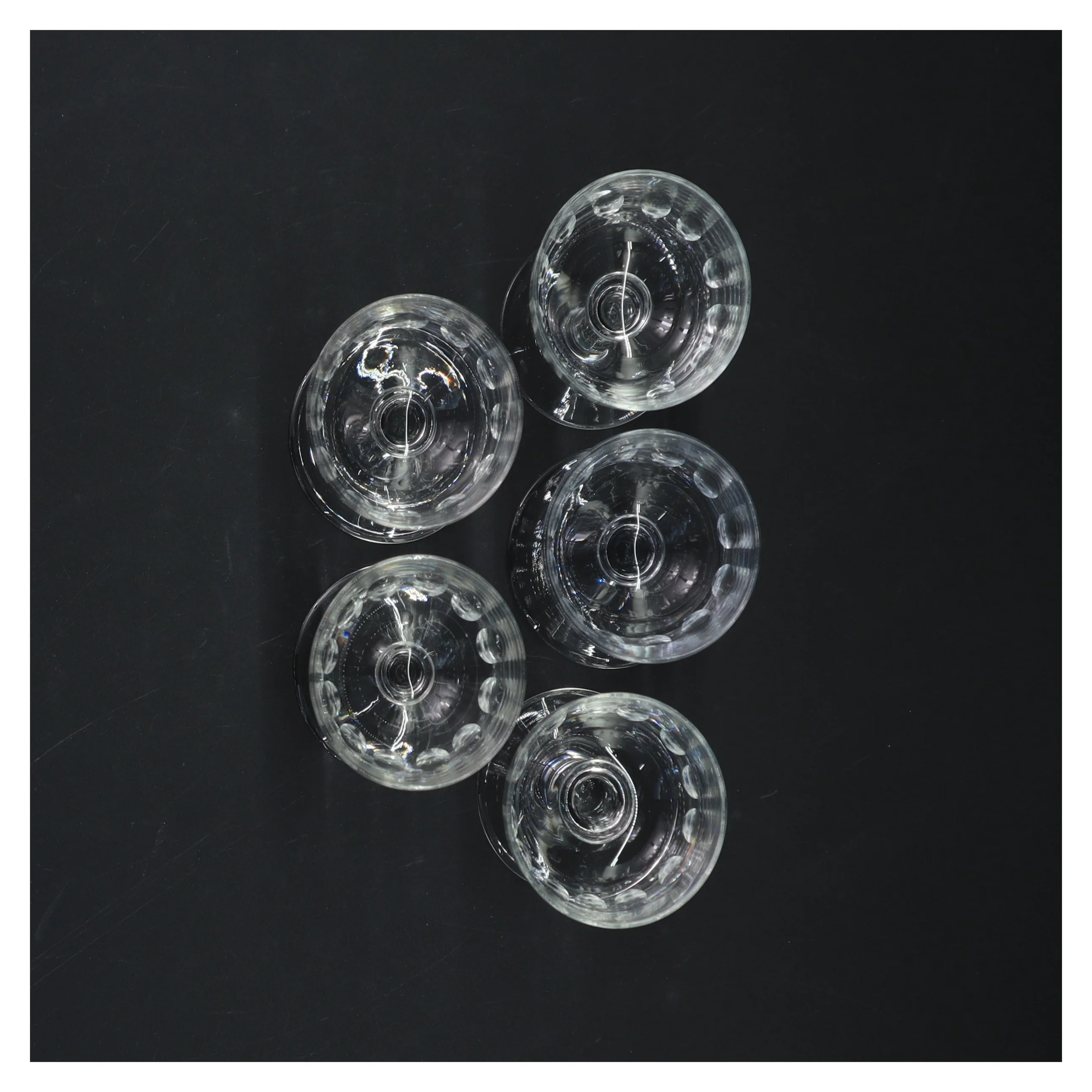 Sæt med 5 vinglas (str. 10 cm. 5 styk)