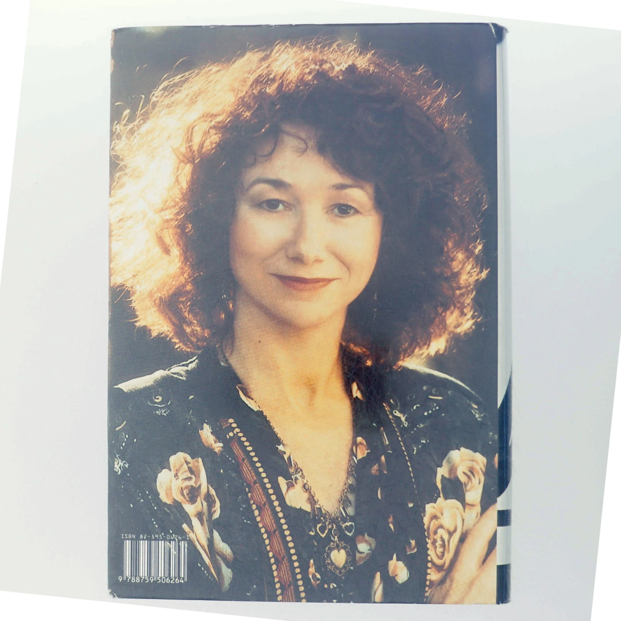 Kriminalroman 'I fjendens nærvær' af Elizabeth George fra Lindhardt og Ringhof