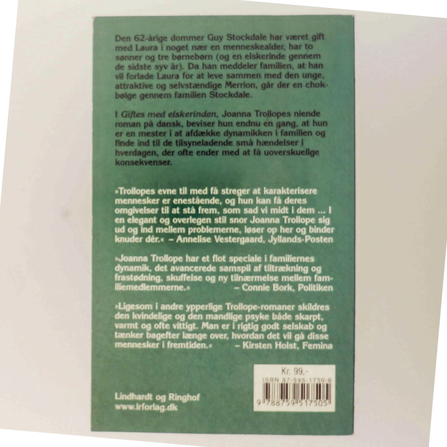 Giftes med elskerinden af Joanna Trollope (Bog)