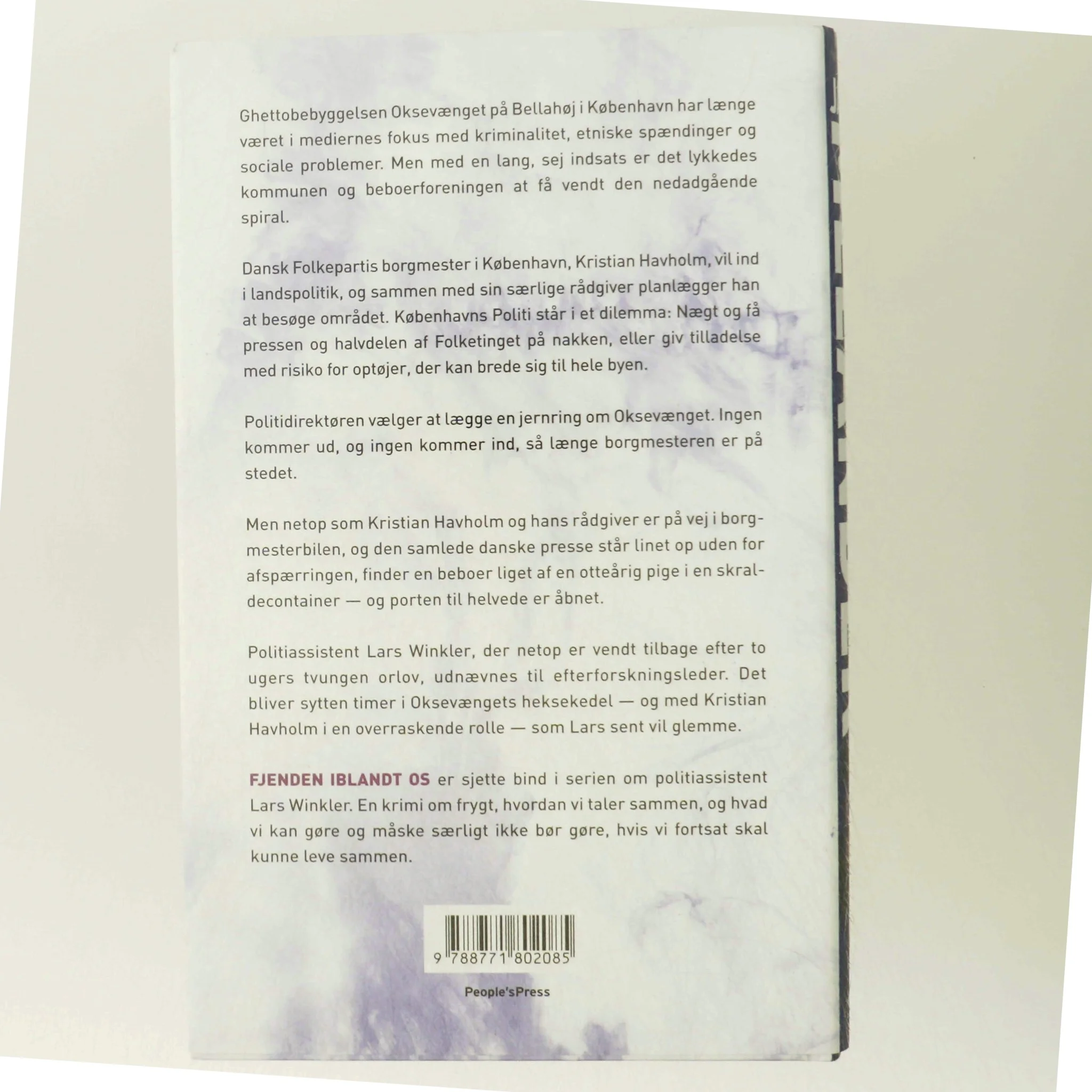 Fjenden iblandt os : kriminalroman af Jakob Melander (Bog)