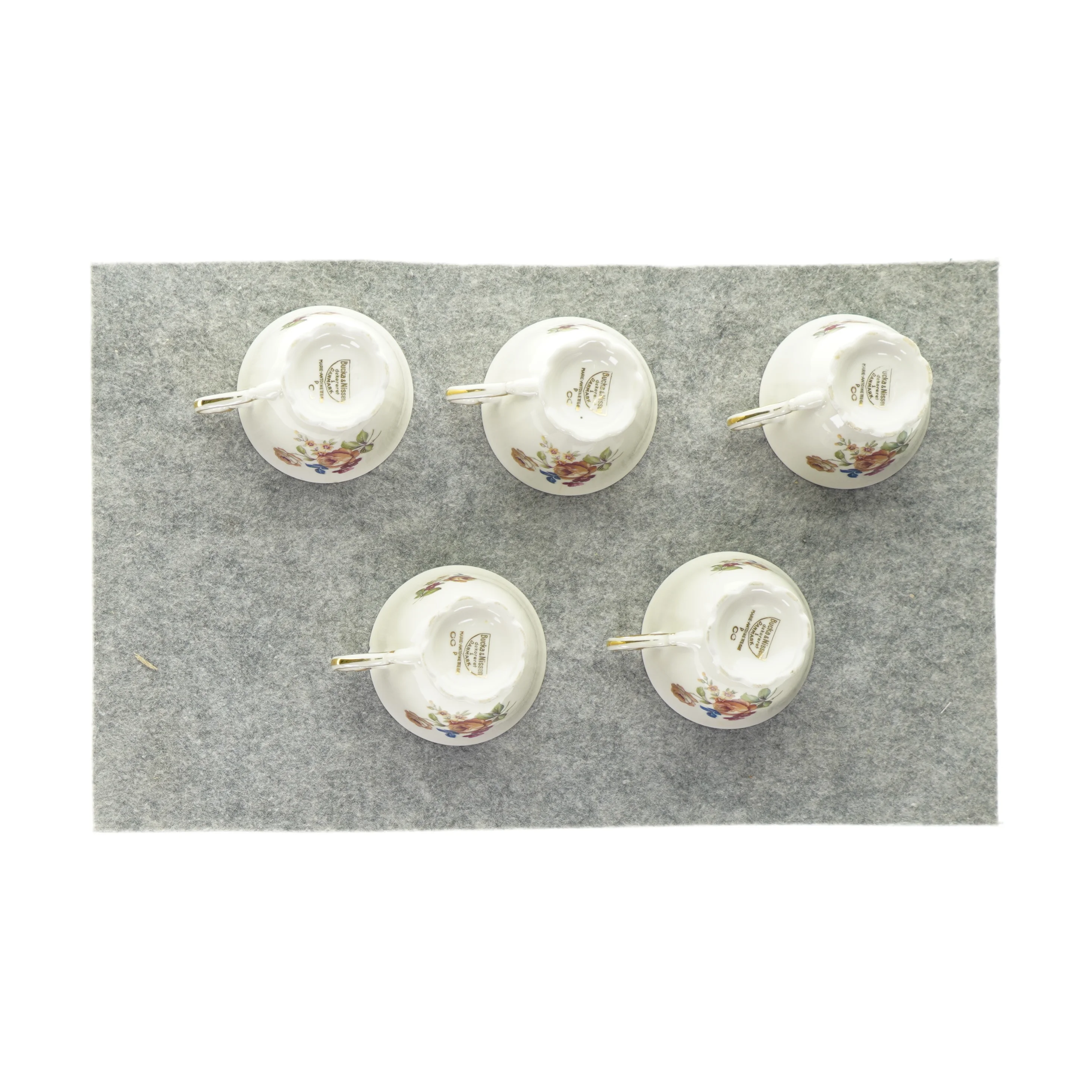 Kopper med blomsterprint (5 stk.) fra Bucka&Nissen (str. HØ: 8x9cm)