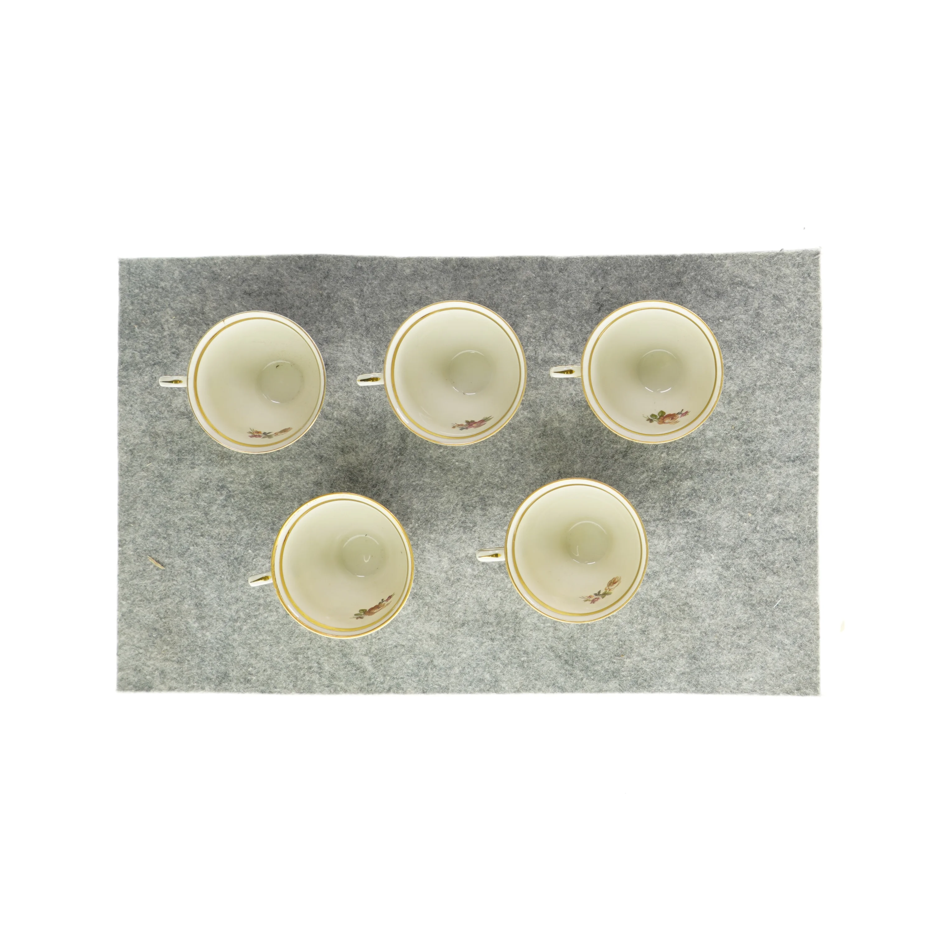 Kopper med blomsterprint (5 stk.) fra Bucka&Nissen (str. HØ: 8x9cm)