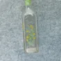 Gammel flaske vase med blomstermotiv (str. 27 x 7 cm)