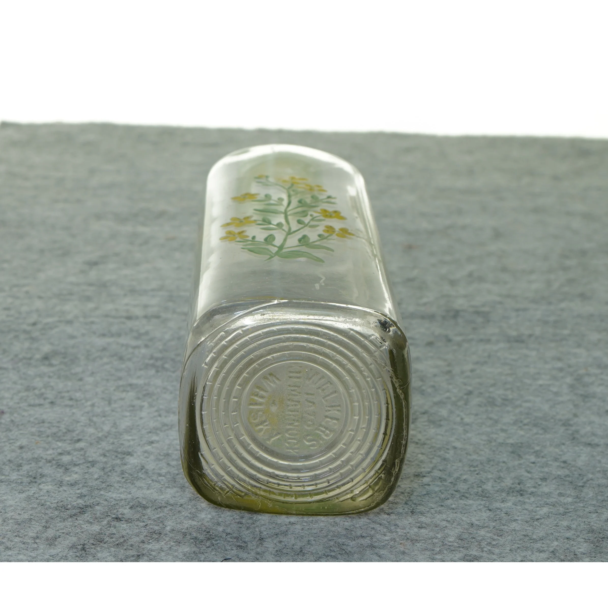 Gammel flaske vase med blomstermotiv (str. 27 x 7 cm)