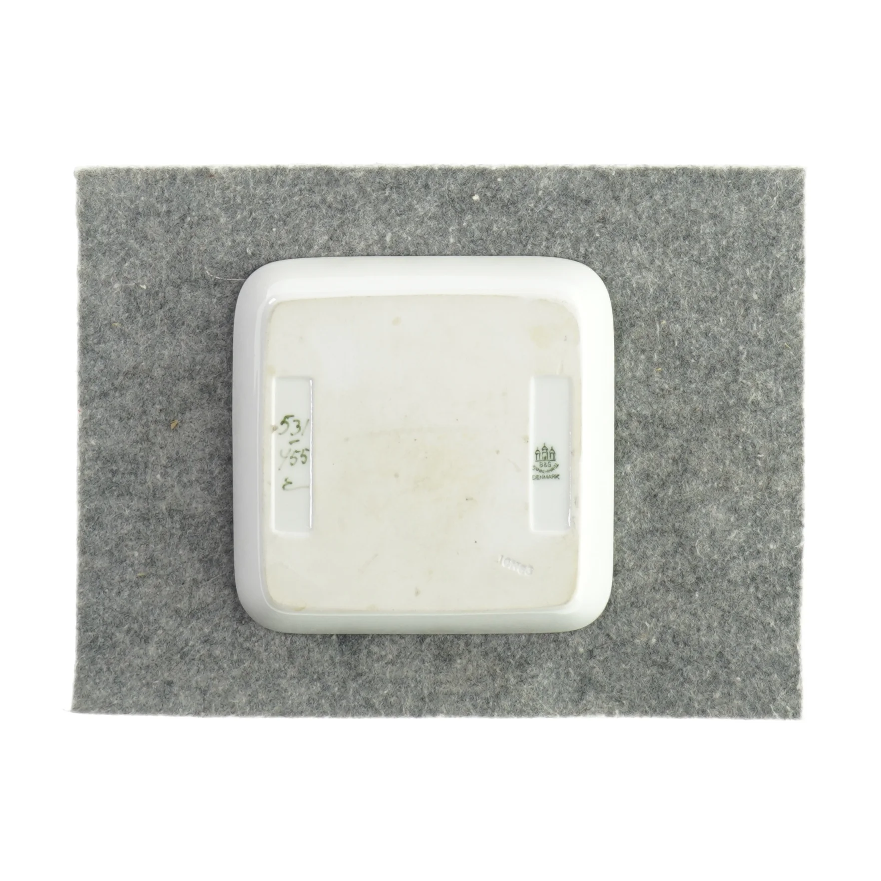 Dekorativt fad fra B&G (str. LB: 11,5x11,5cm)