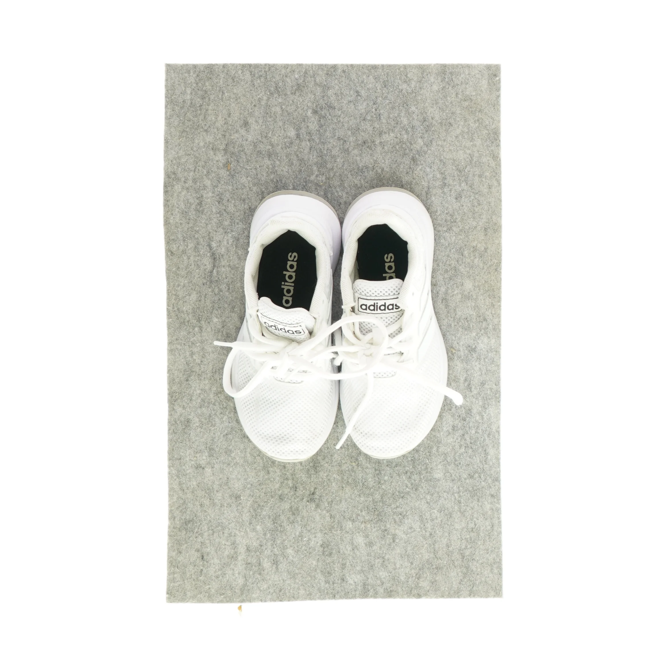 Sko fra Adidas (str. 28)