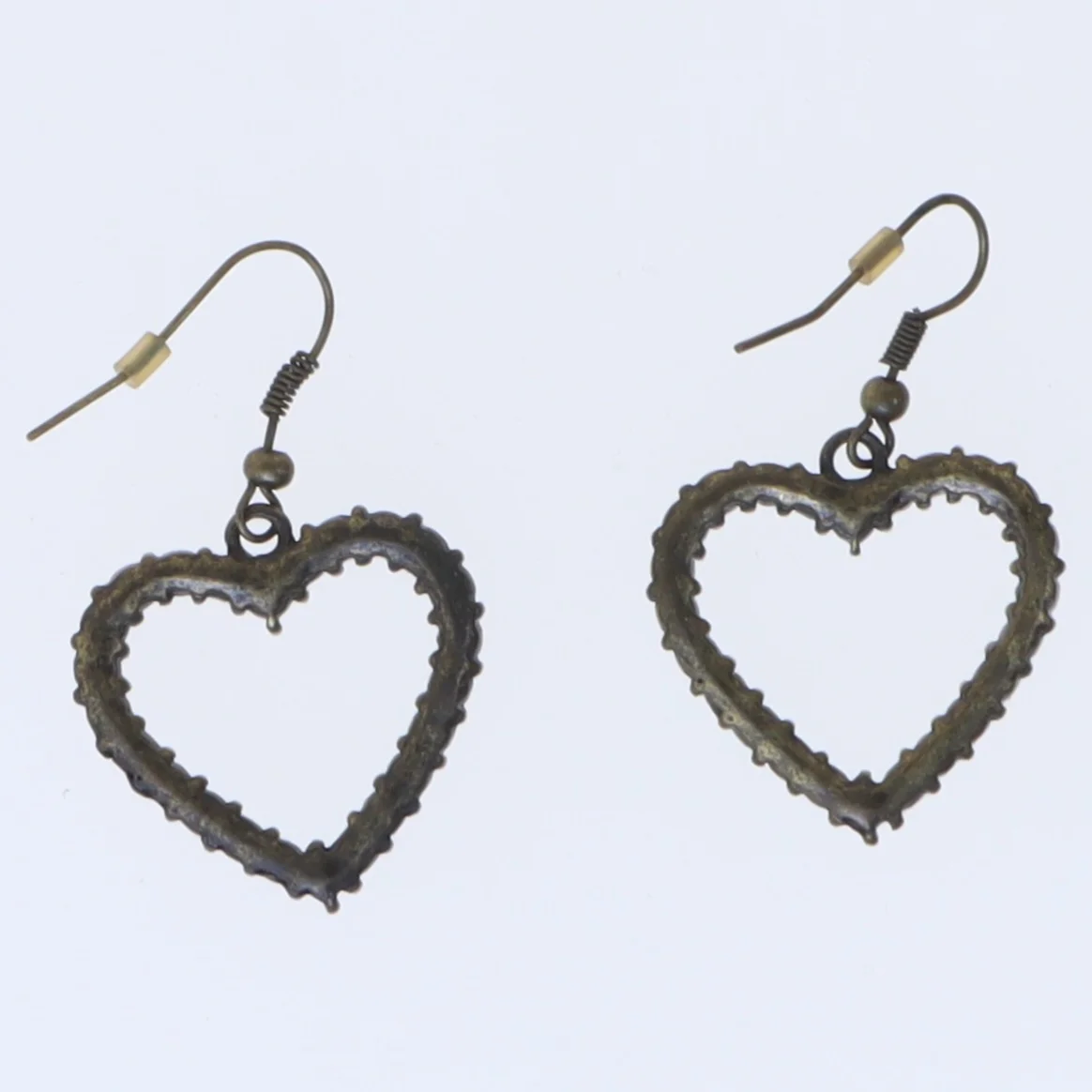 Hjerteformede øreringe med grønne sten (str. 45 mm)