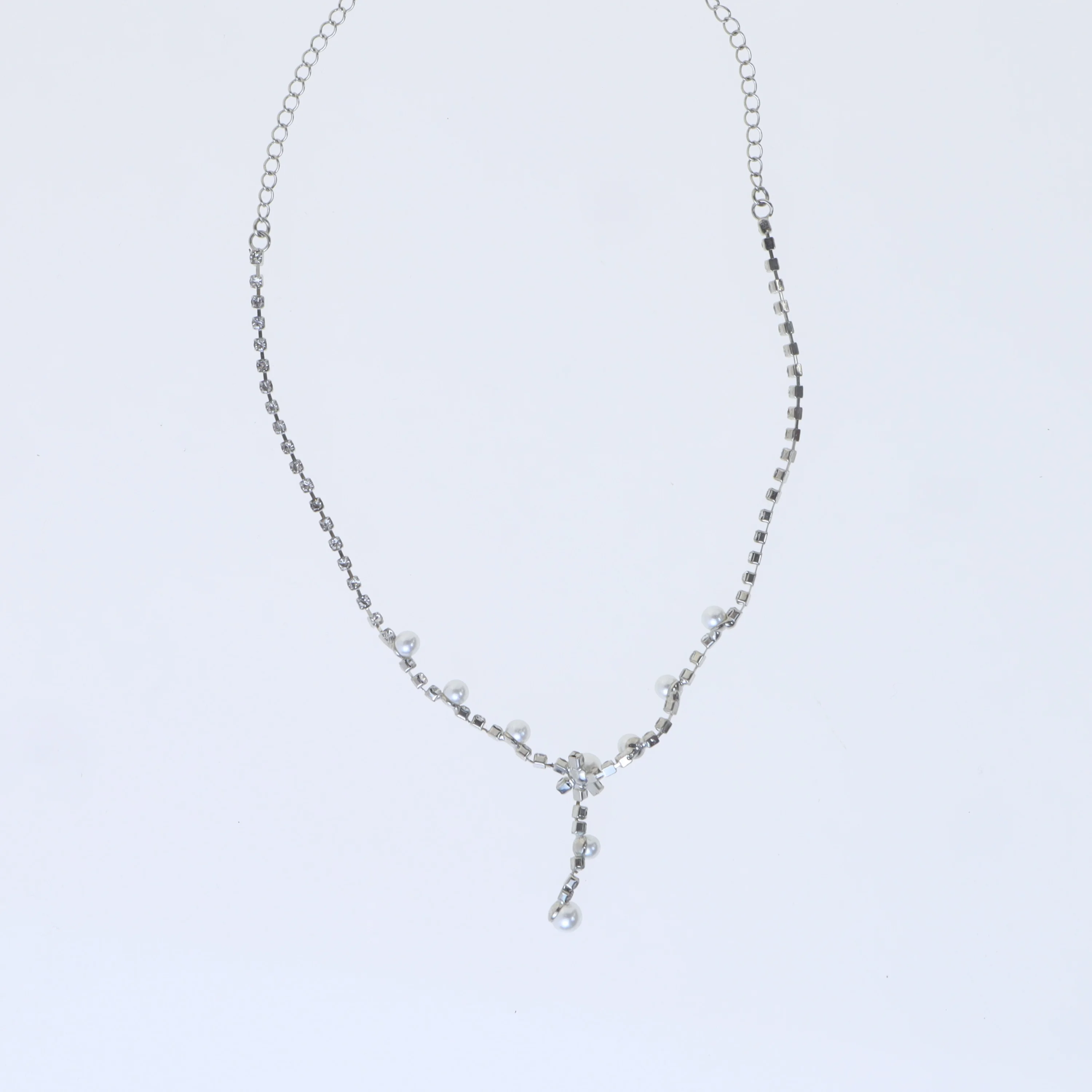 Perlehalskæde i sølvfarve fra H&M (str. 50 cm)