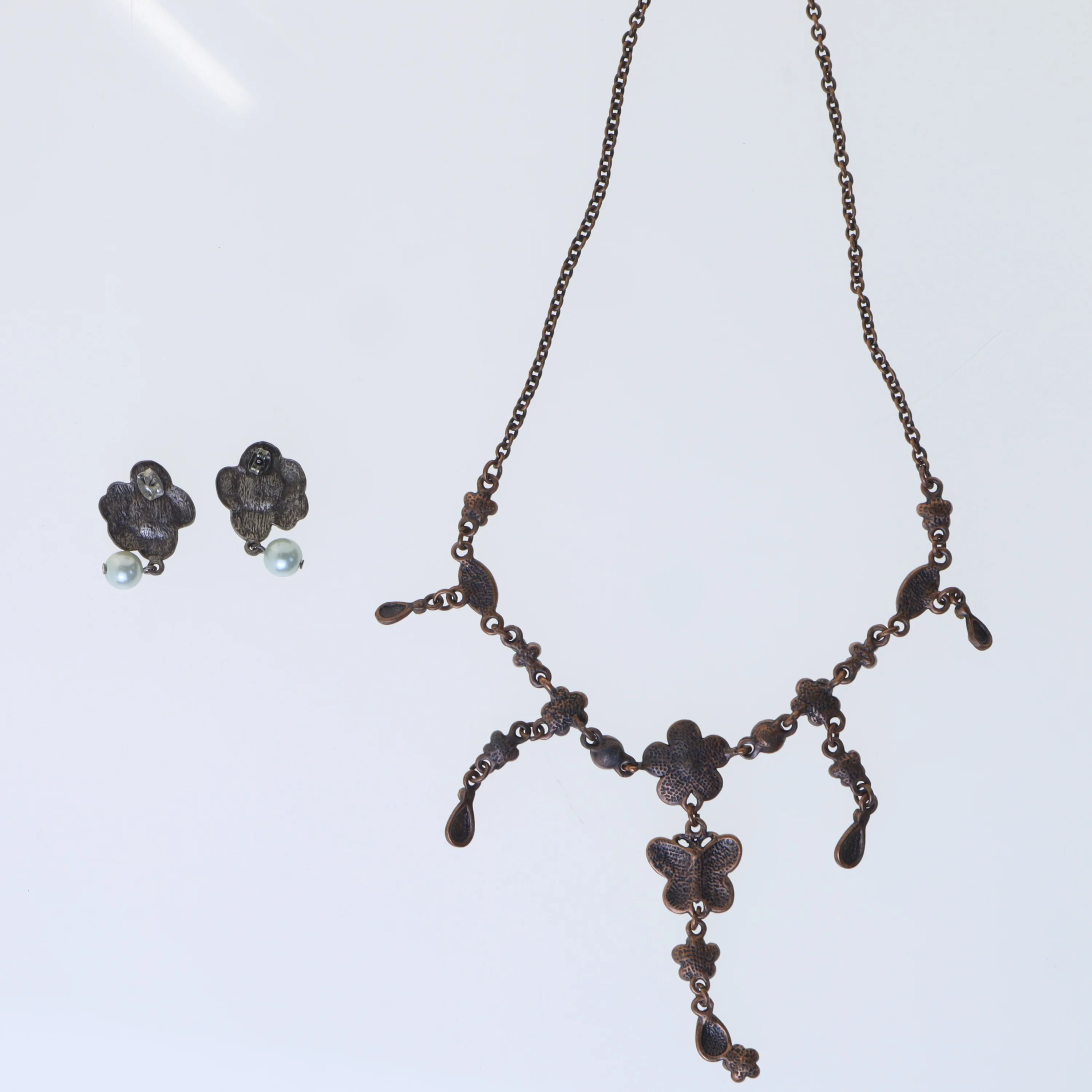 Grøn halskæde og ørestikker (str. 50 cm. og. 35 mm)