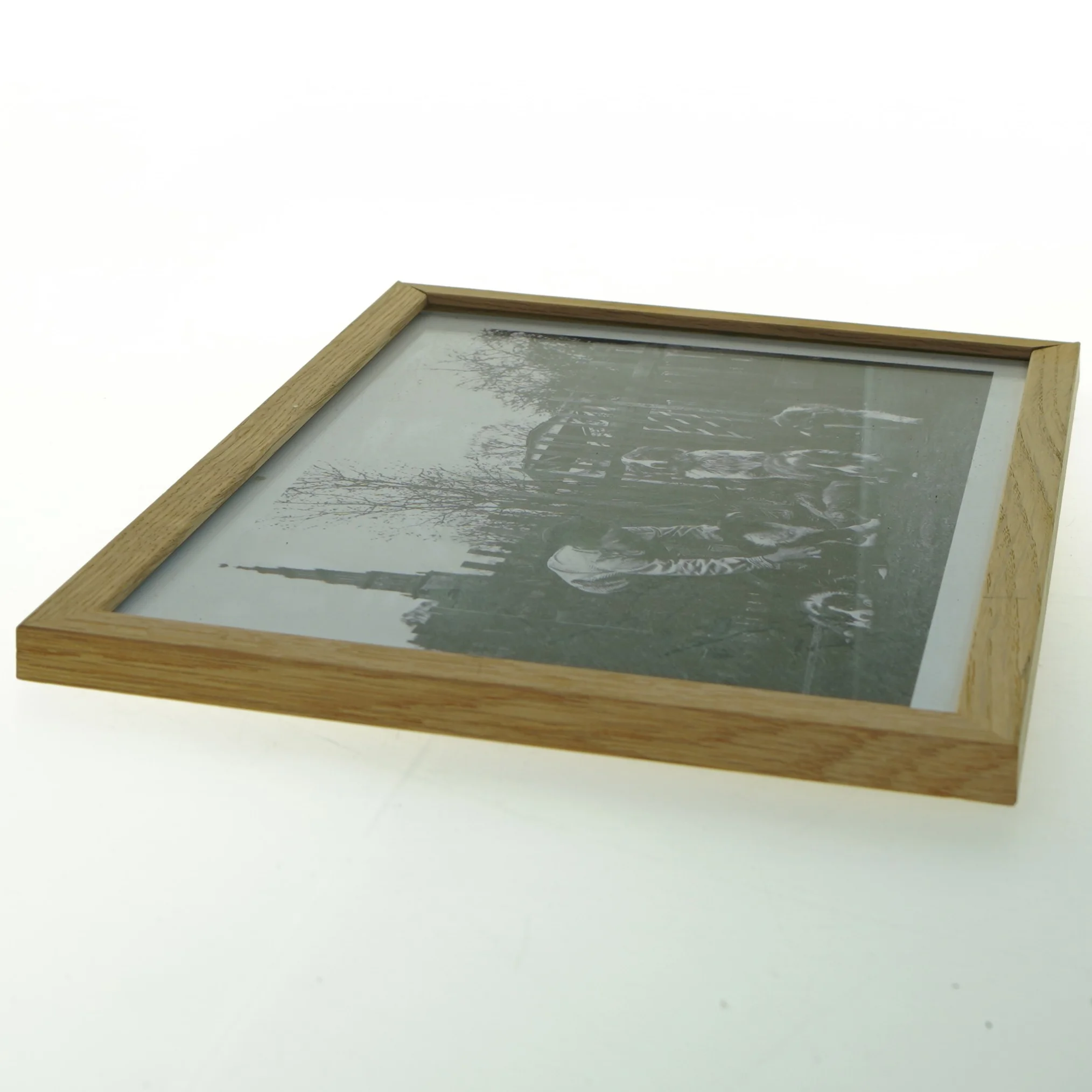 Indrammet sort-hvid fotografi fra Nielsen (str. 21x29,7 cm)