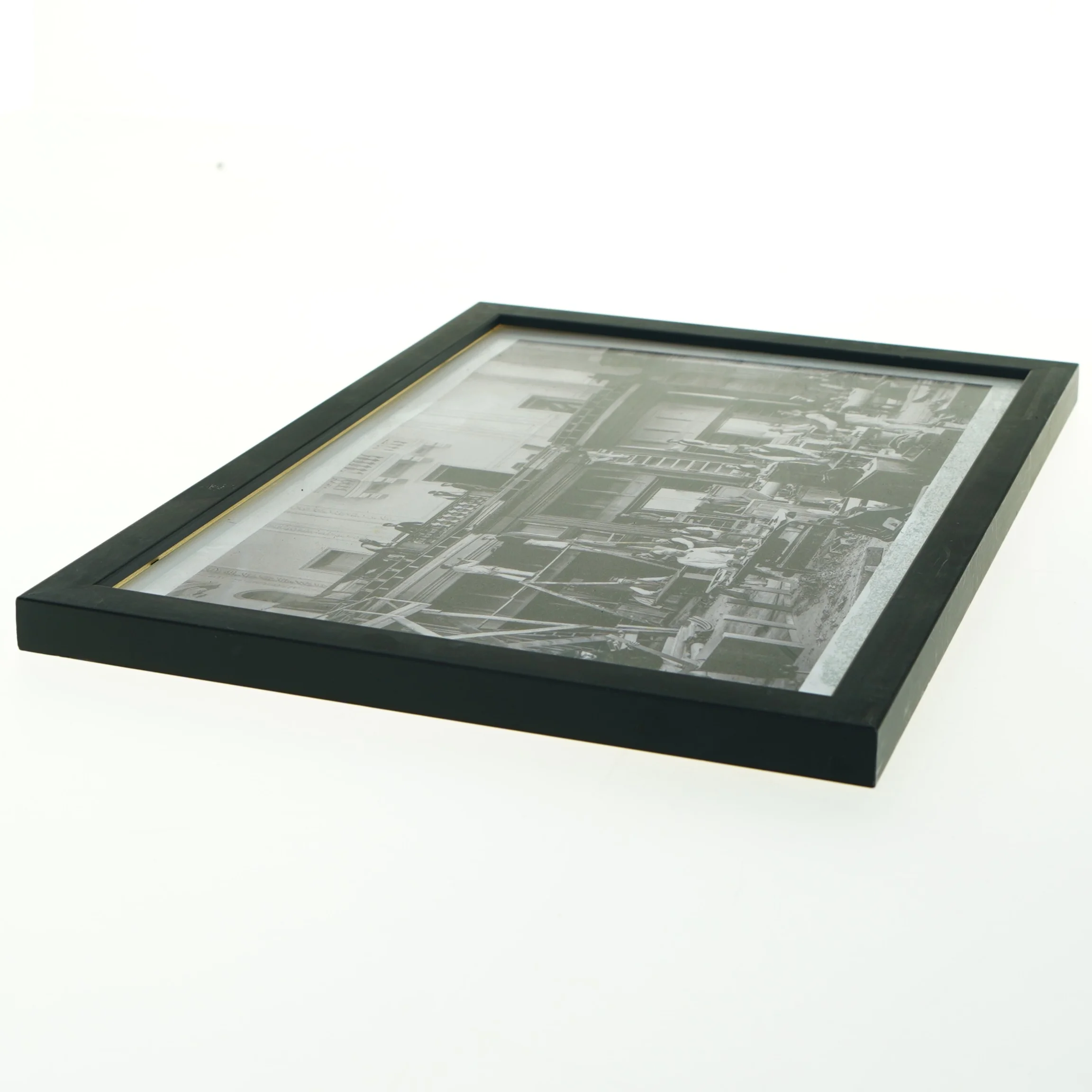 Indrammet sort/hvid fotografi fra Nielsen (str. 21x29,7 cm)